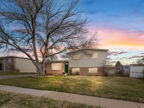 Photo of 1419 S MARILYN DR, Syracuse, UT 84075 (MLS # 2141627)