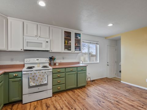 Tiny photo for 1419 S MARILYN DR, Syracuse, UT 84075 (MLS # 2141627)