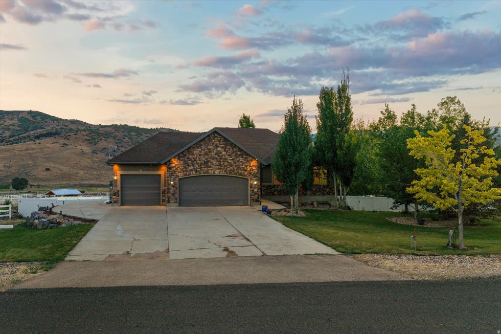 Photo of 19694 S ELKHORN CIR, Birdseye, UT 84629 (MLS # 2173389)