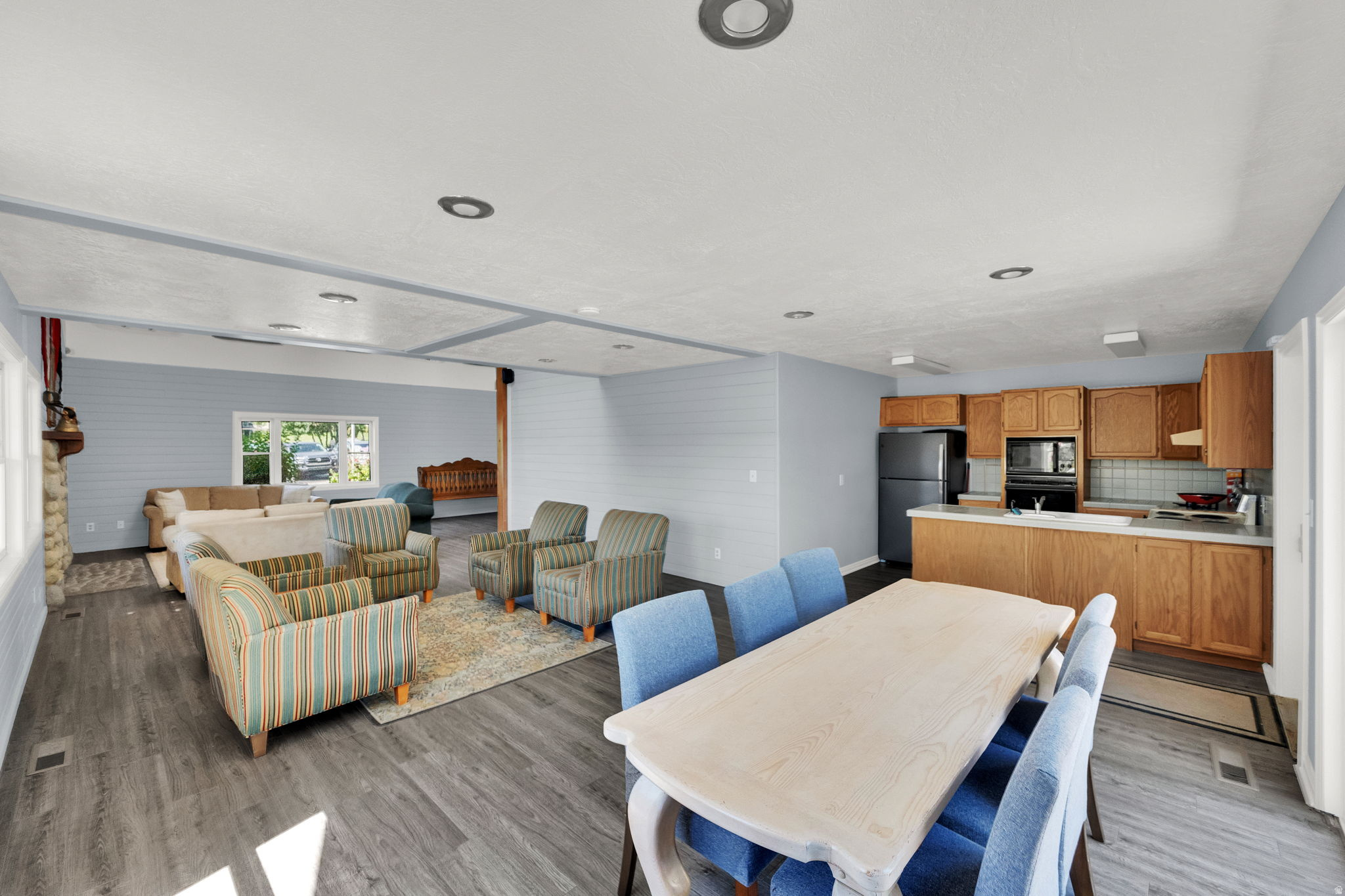 SWISS OAKS - Residential