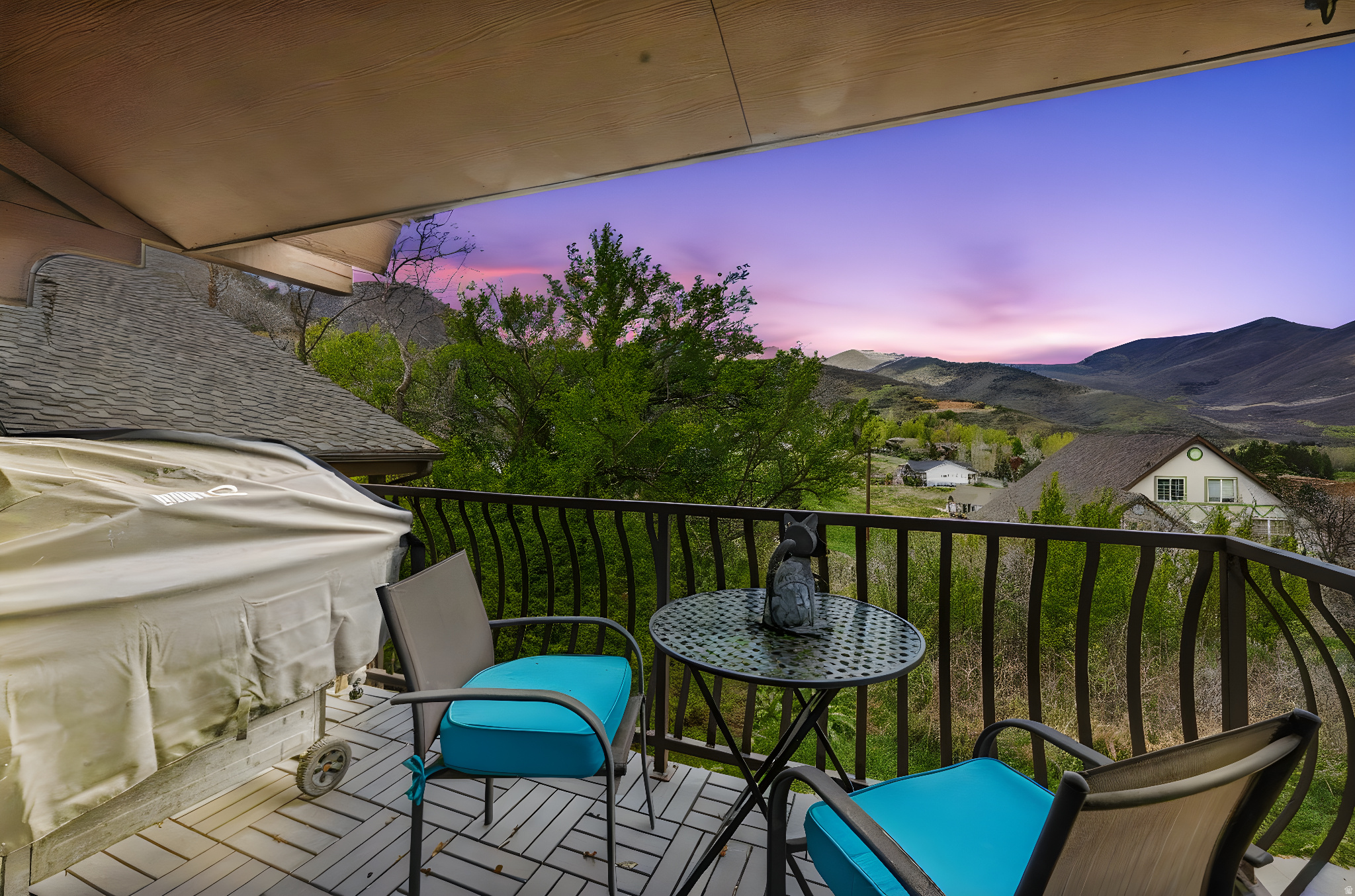 SWISS OAKS - Residential