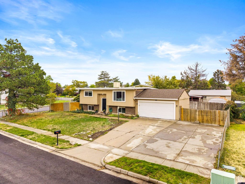 Photo of 6525 W 3850 S, West Valley City, UT 84128 (MLS # 2118244)