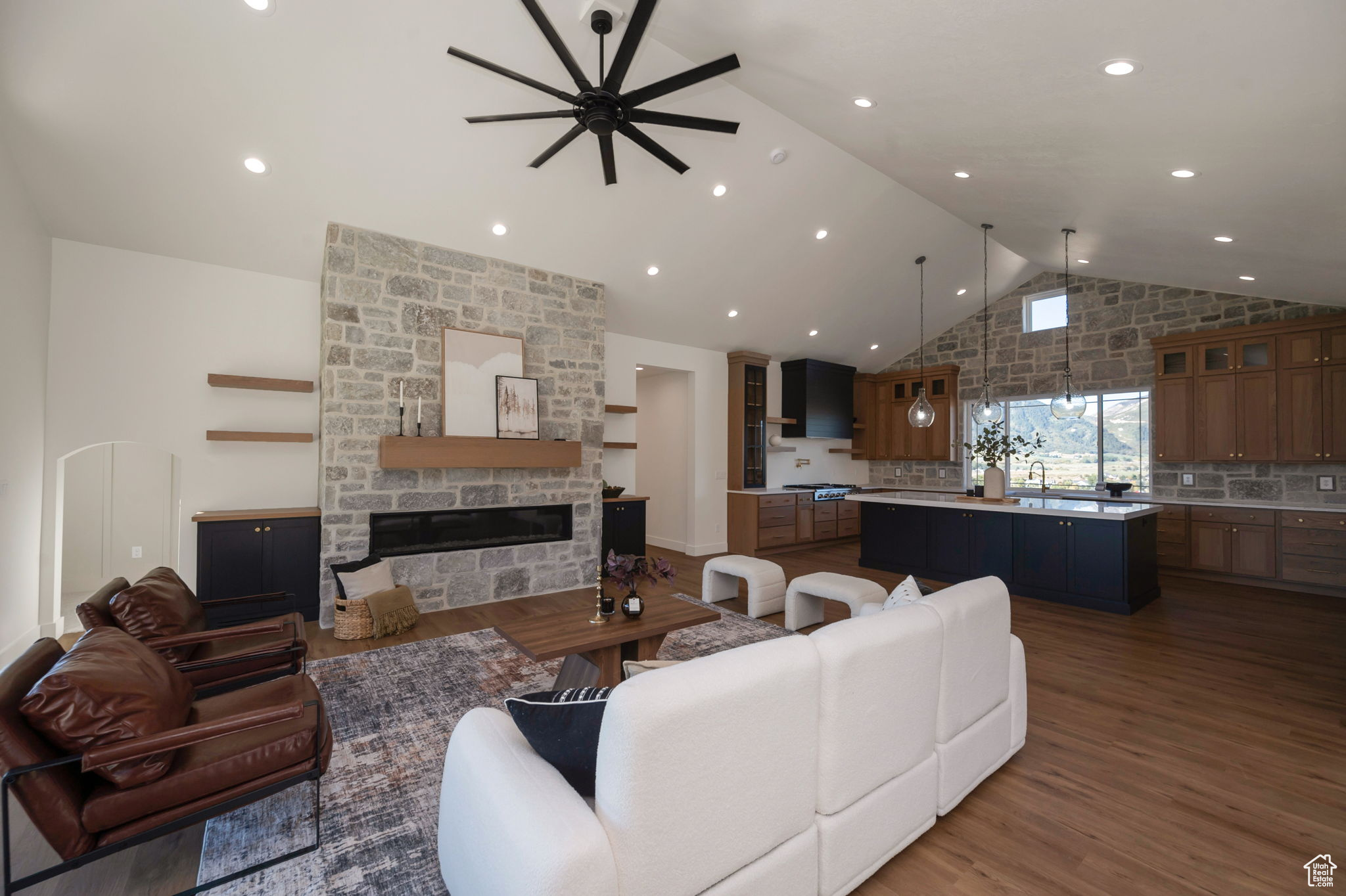 EAGLE RIDGE - Residential
