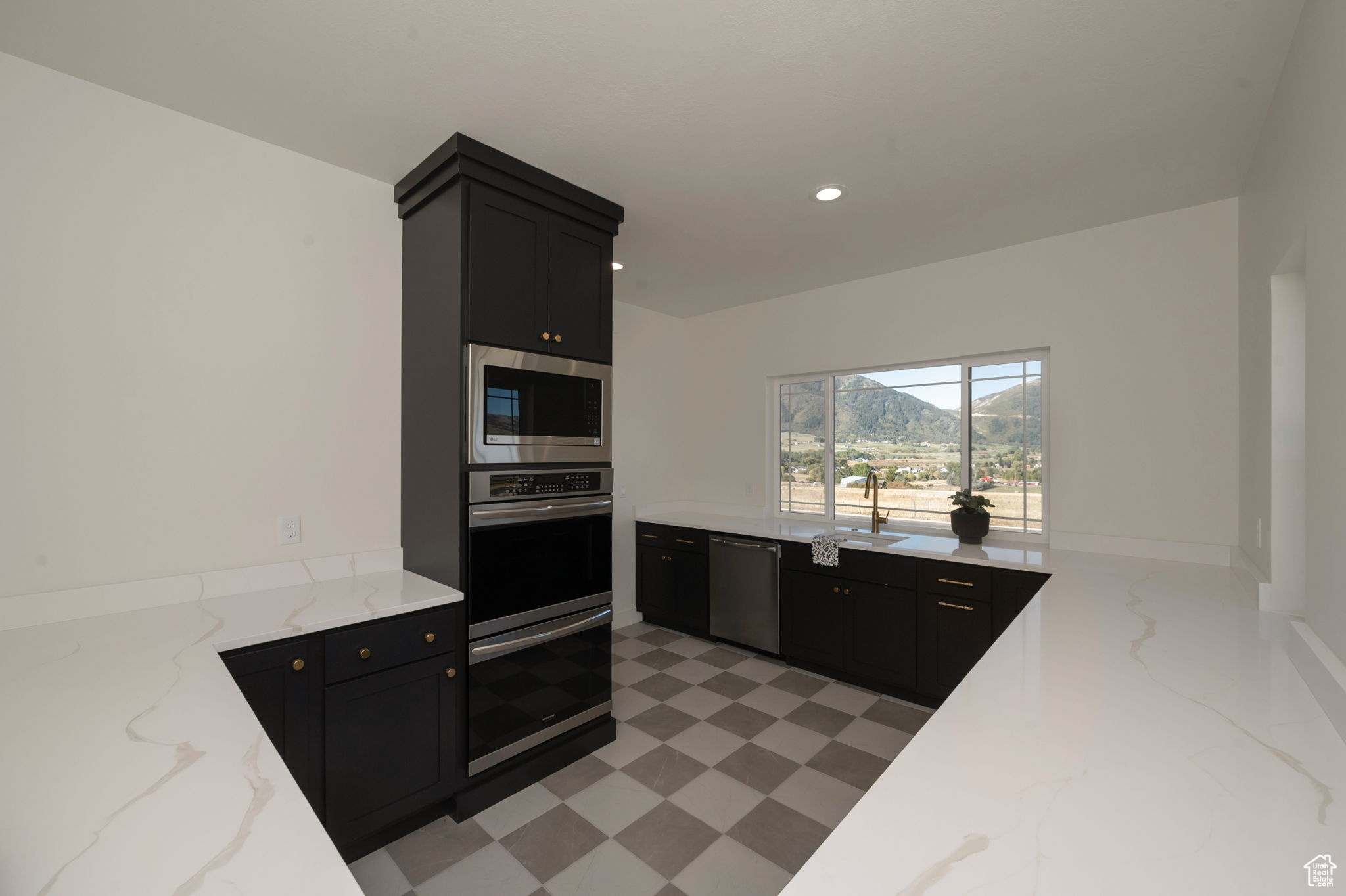 EAGLE RIDGE - Residential