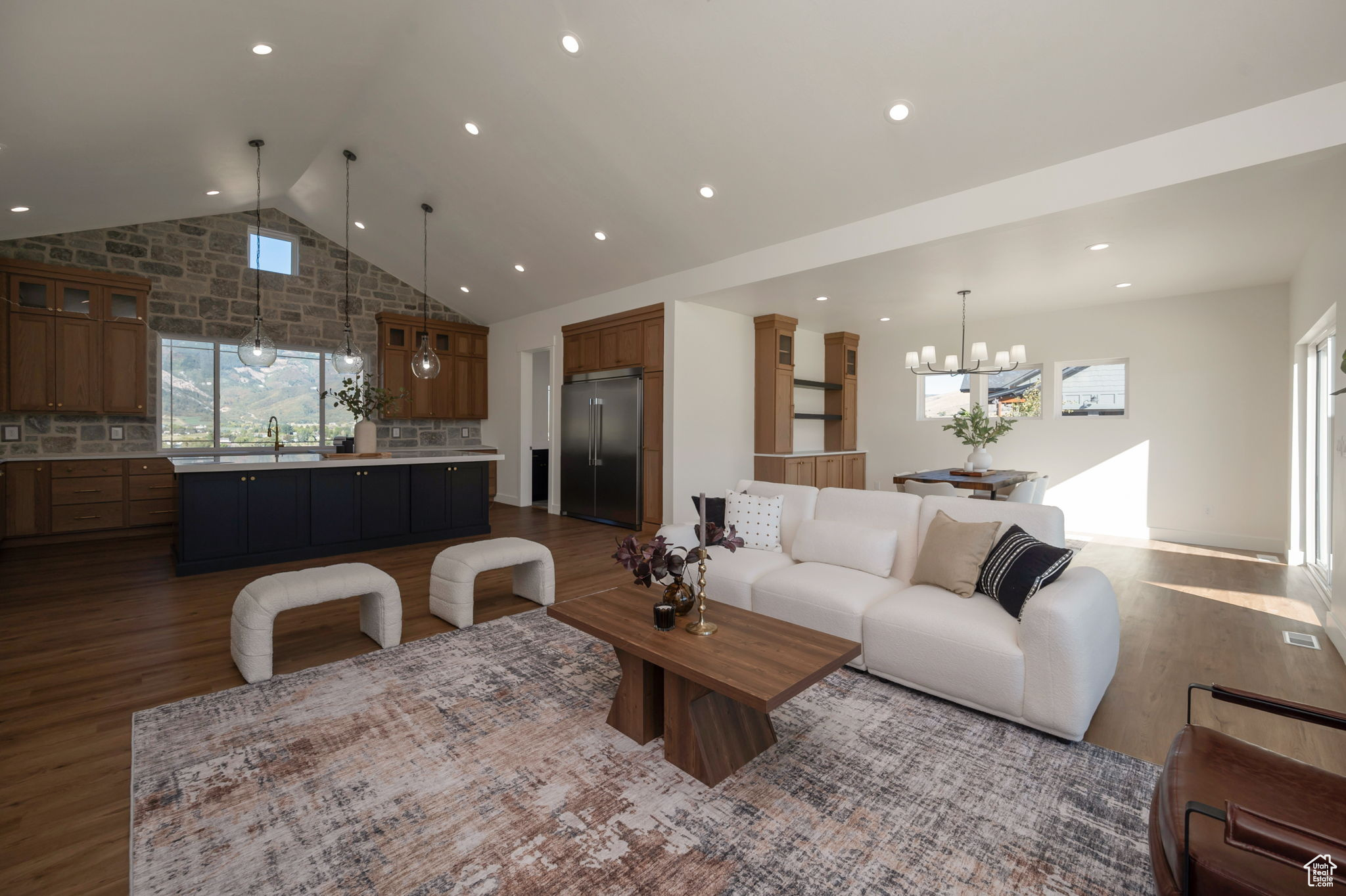 EAGLE RIDGE - Residential