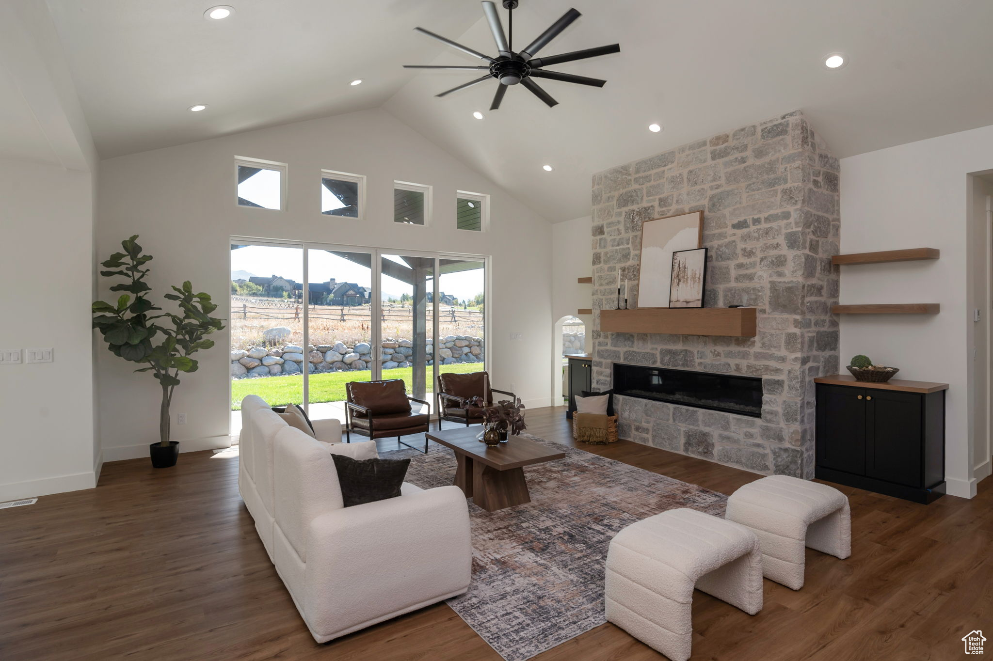 EAGLE RIDGE - Residential