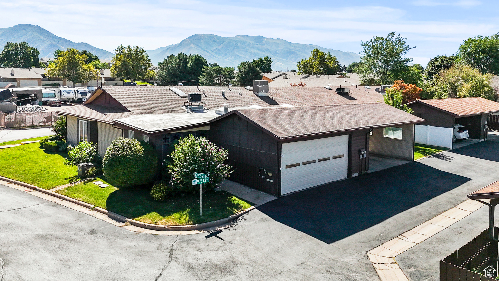 EMERALD HILLS CONDOS - Residential