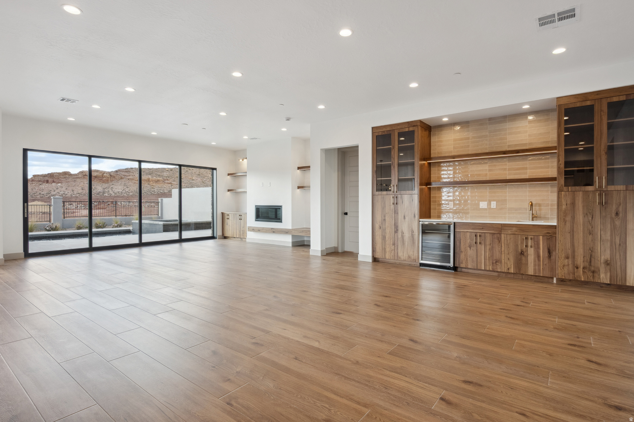 ISLAND AT CORAL CANYON - Residential Income