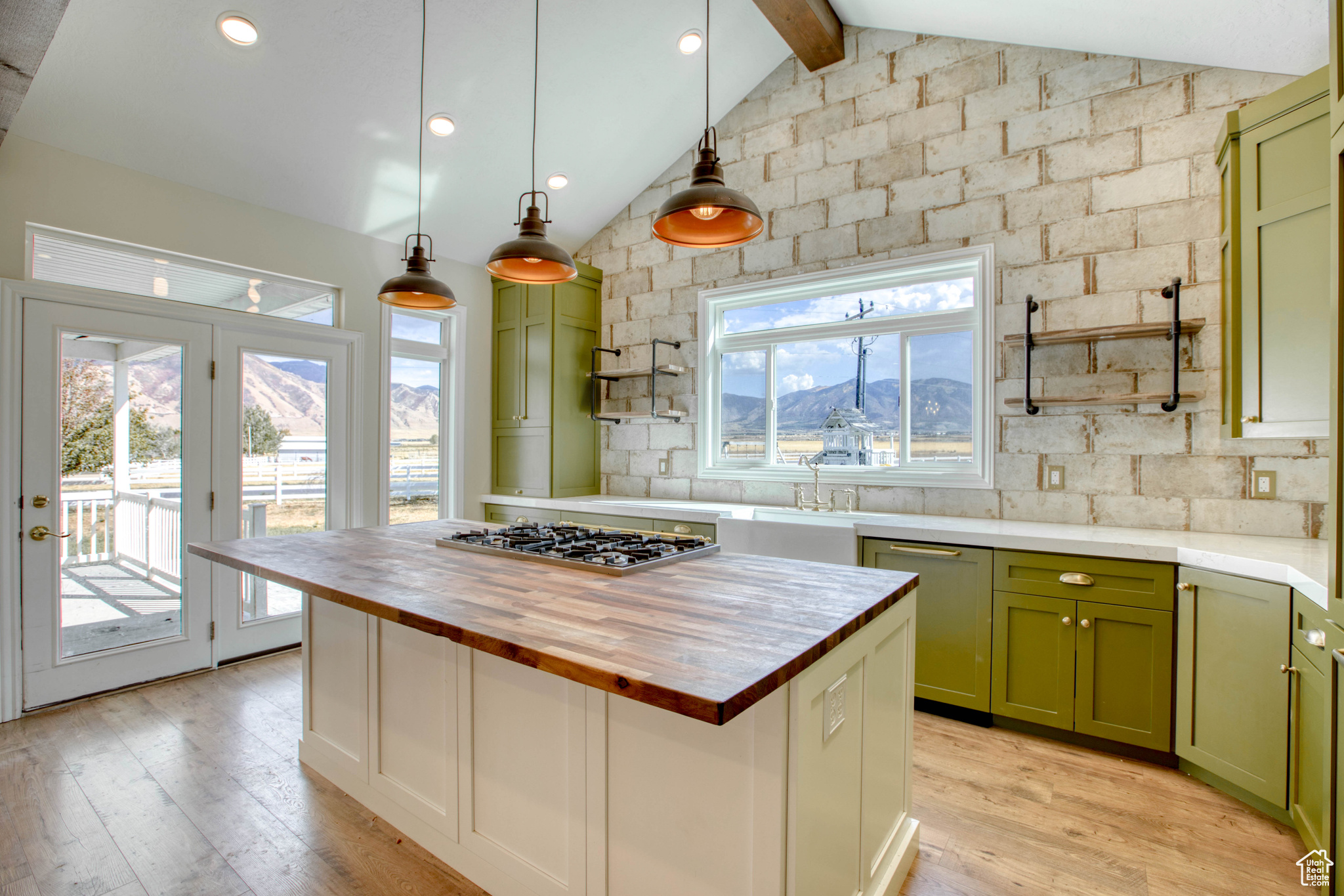 SILVER SPUR RANCHETT - Residential