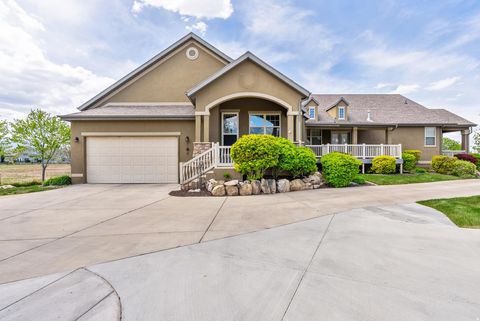 Photo of 1747 W LITTLE WILLOW CV, Spanish Fork, UT 84660 (MLS # 2152387)