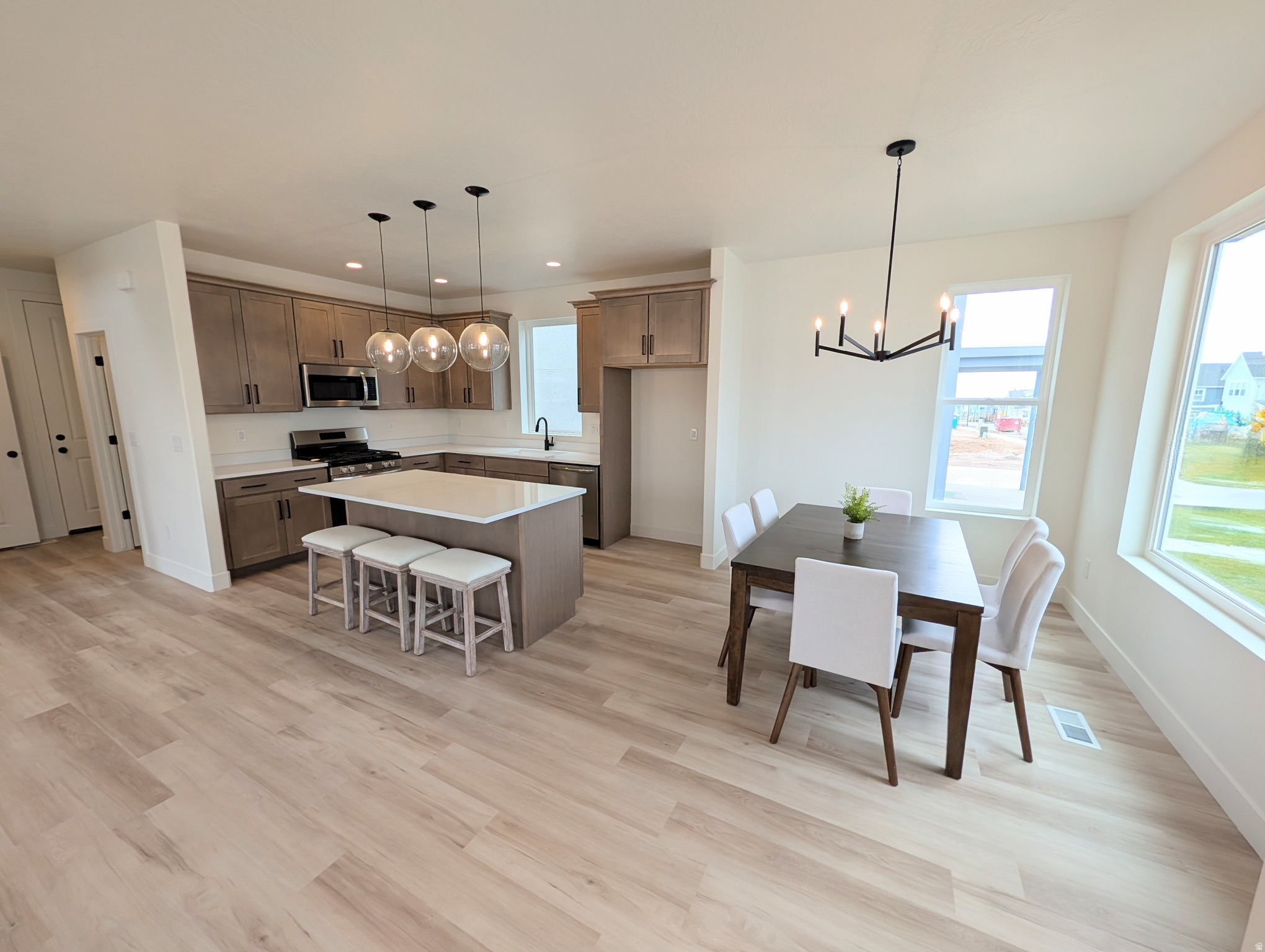 DAYBREAK - Residential