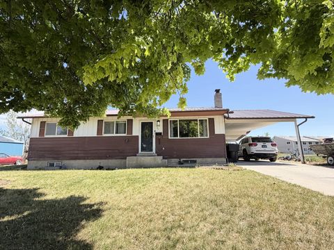 Photo of 727 W 550 S, Tremonton, UT 84337 (MLS # 2161465)