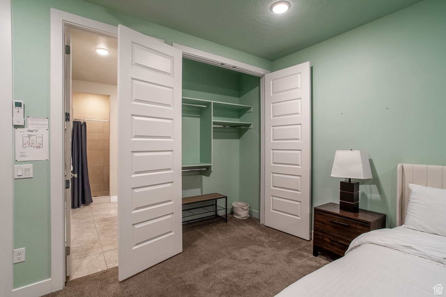 VILLAS AT SANDHOLLOW - Residential