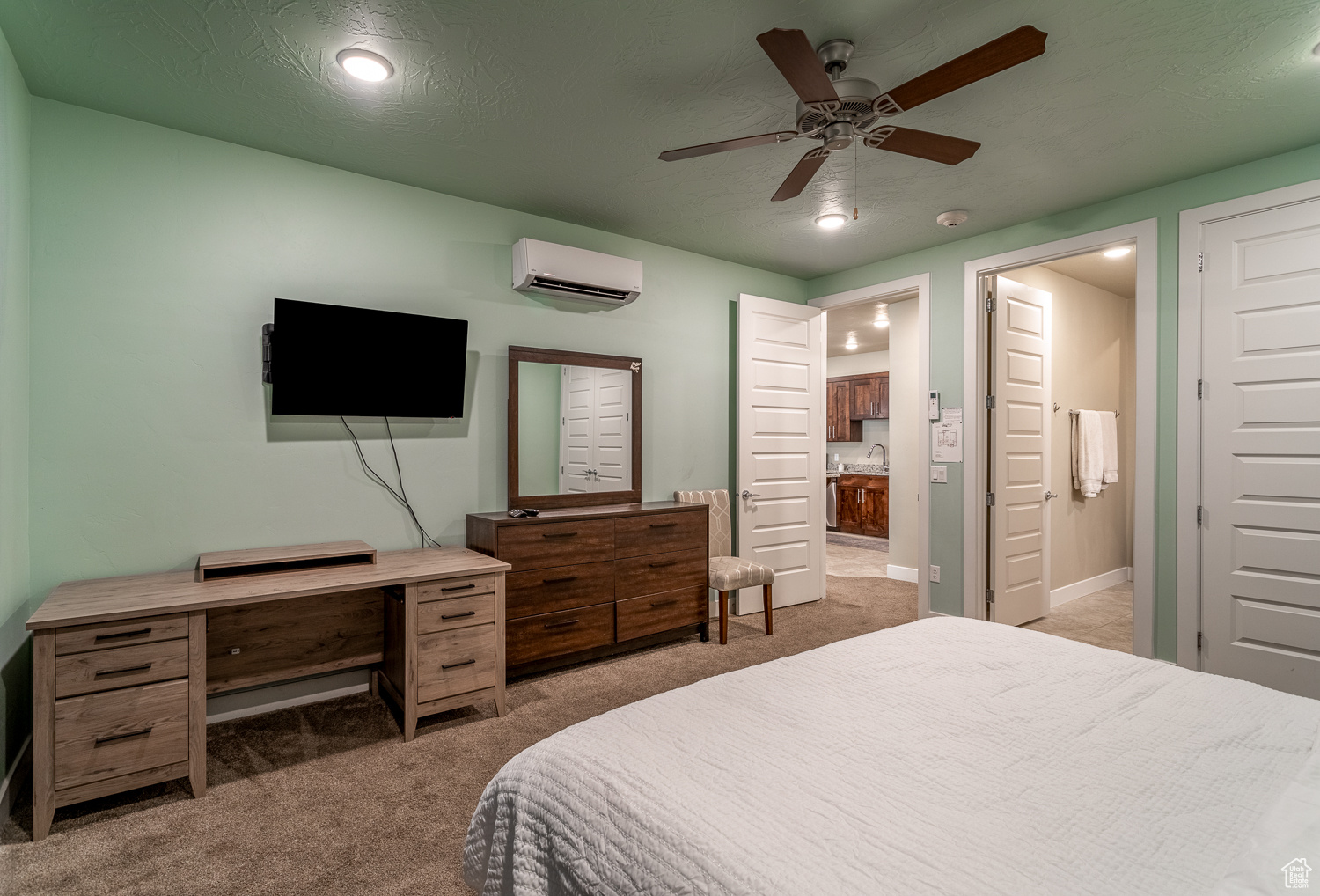VILLAS AT SANDHOLLOW - Residential