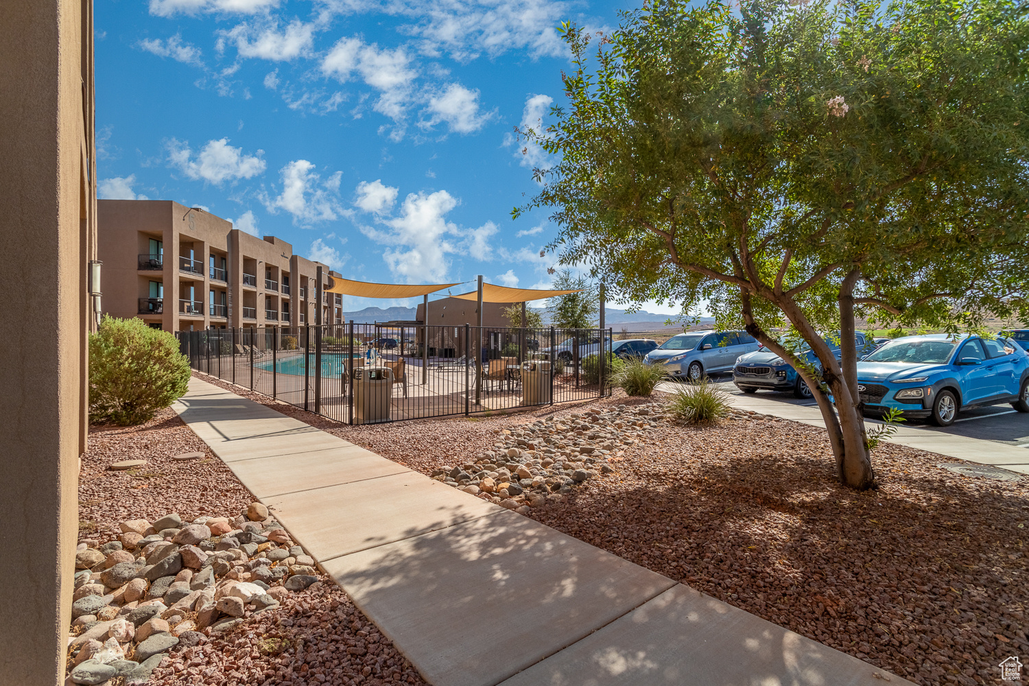 VILLAS AT SANDHOLLOW - Residential