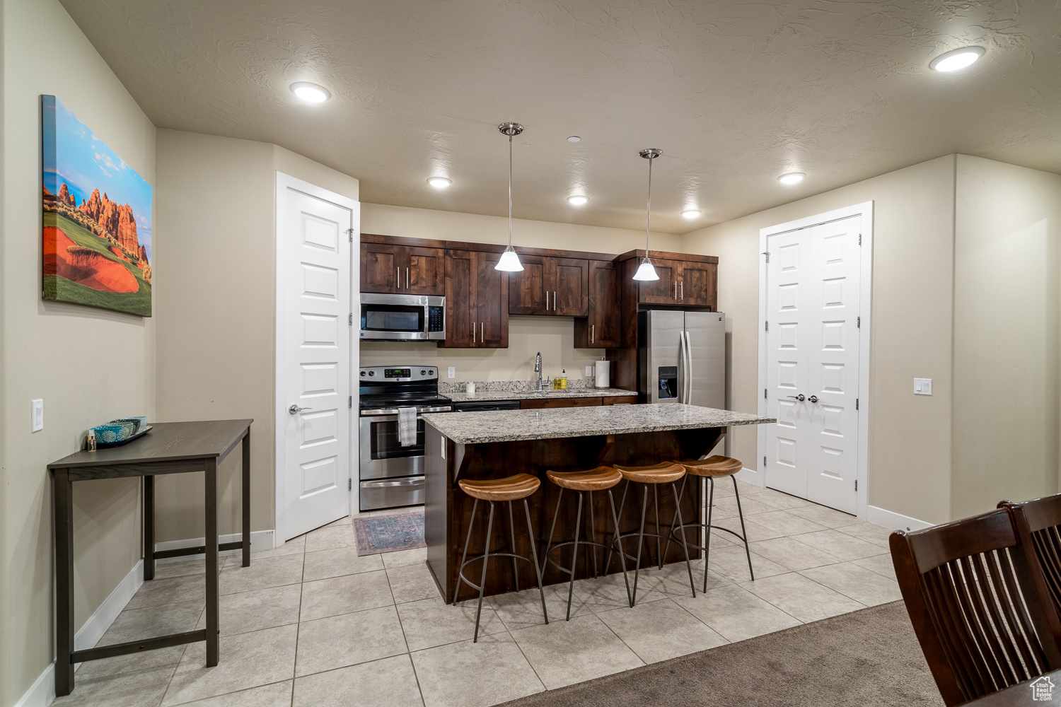 VILLAS AT SANDHOLLOW - Residential