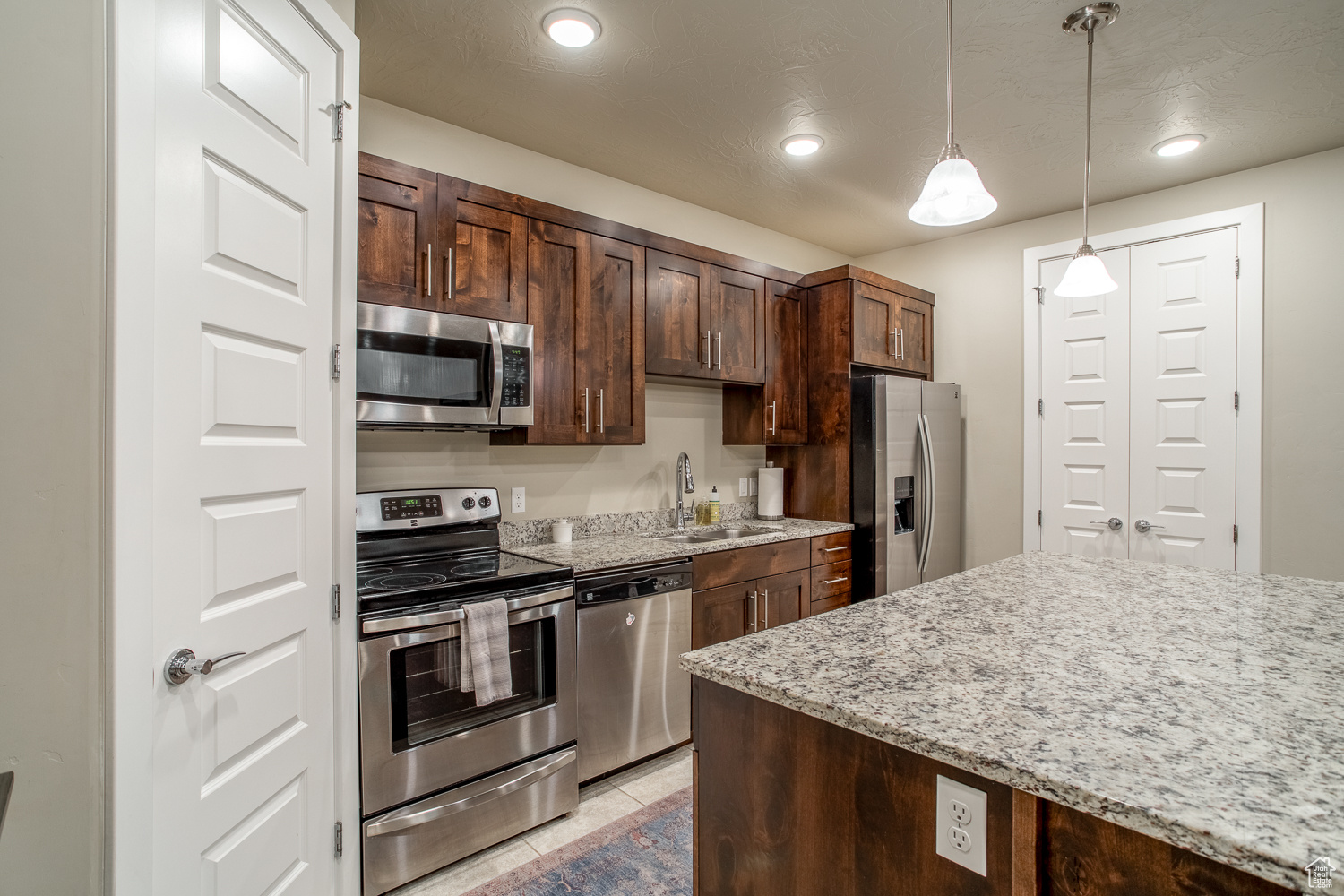VILLAS AT SANDHOLLOW - Residential