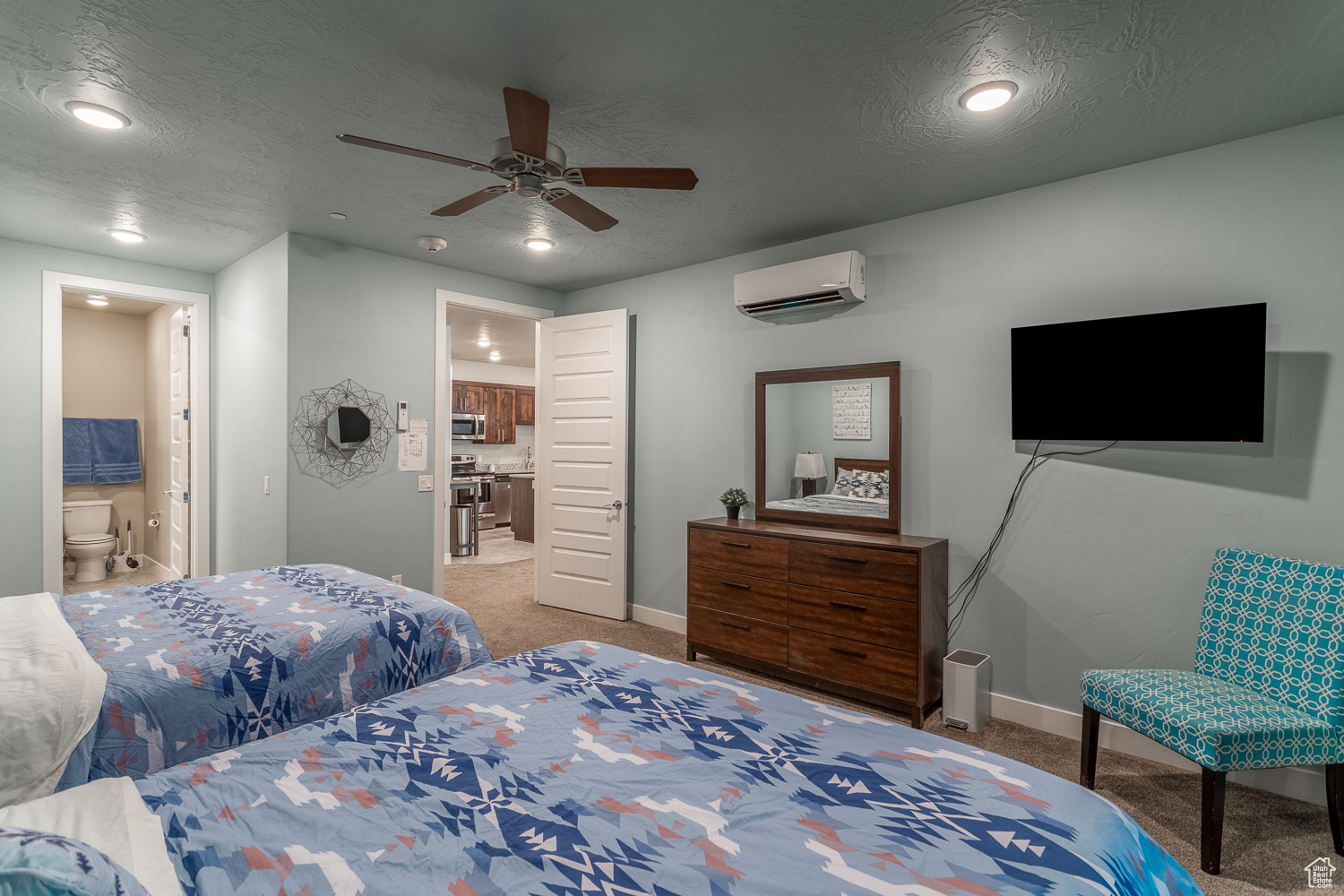 VILLAS AT SANDHOLLOW - Residential