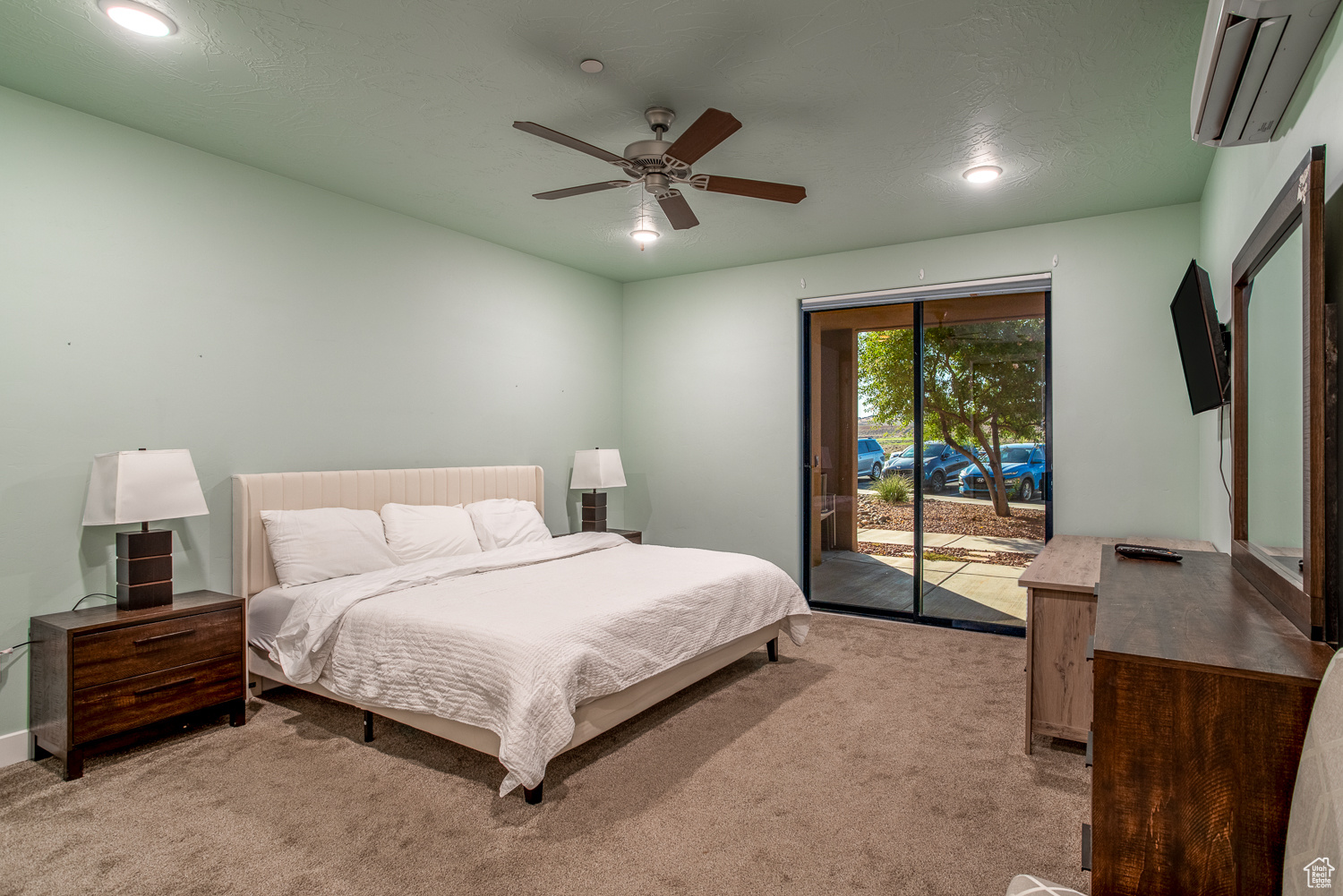 VILLAS AT SANDHOLLOW - Residential