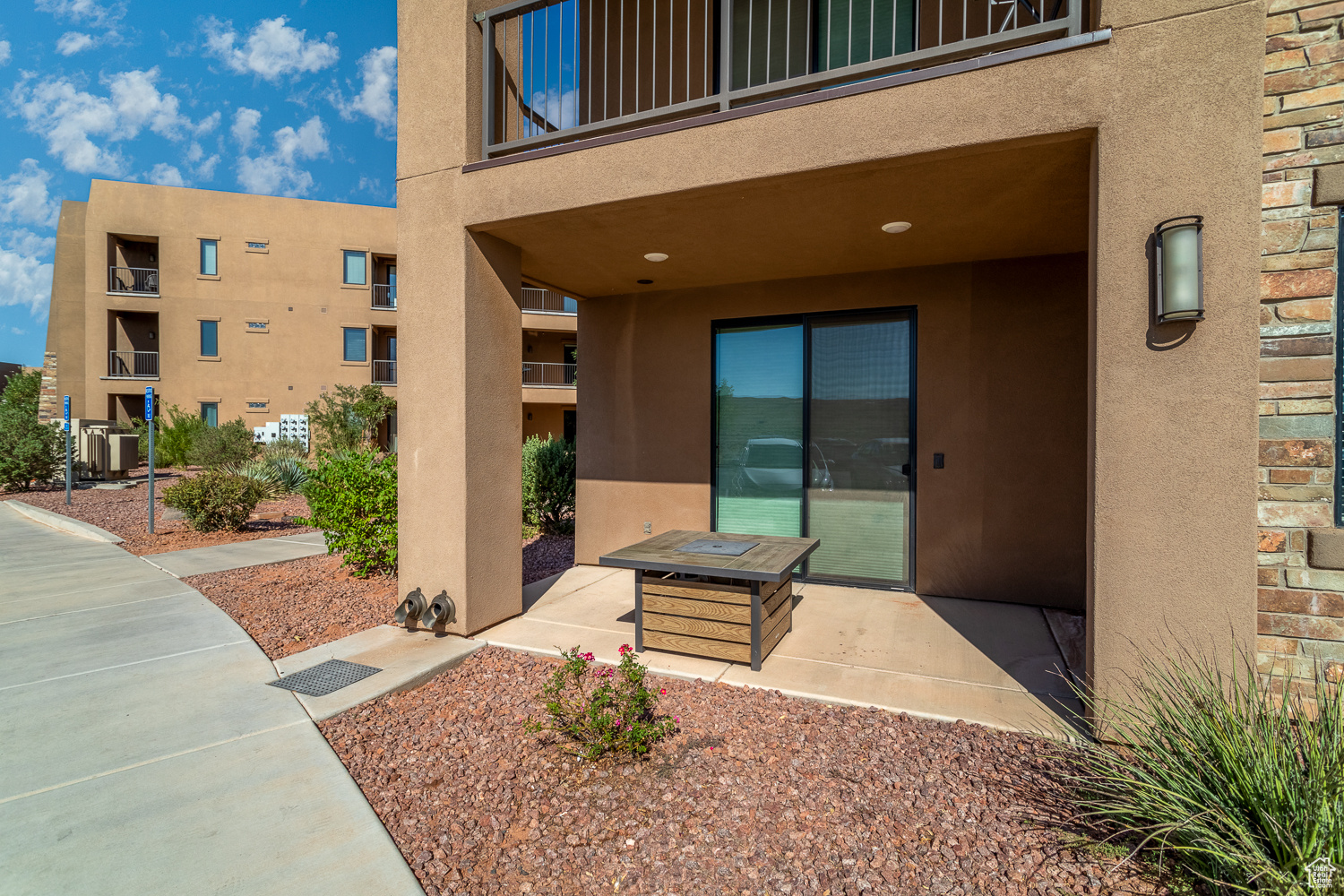 VILLAS AT SANDHOLLOW - Residential