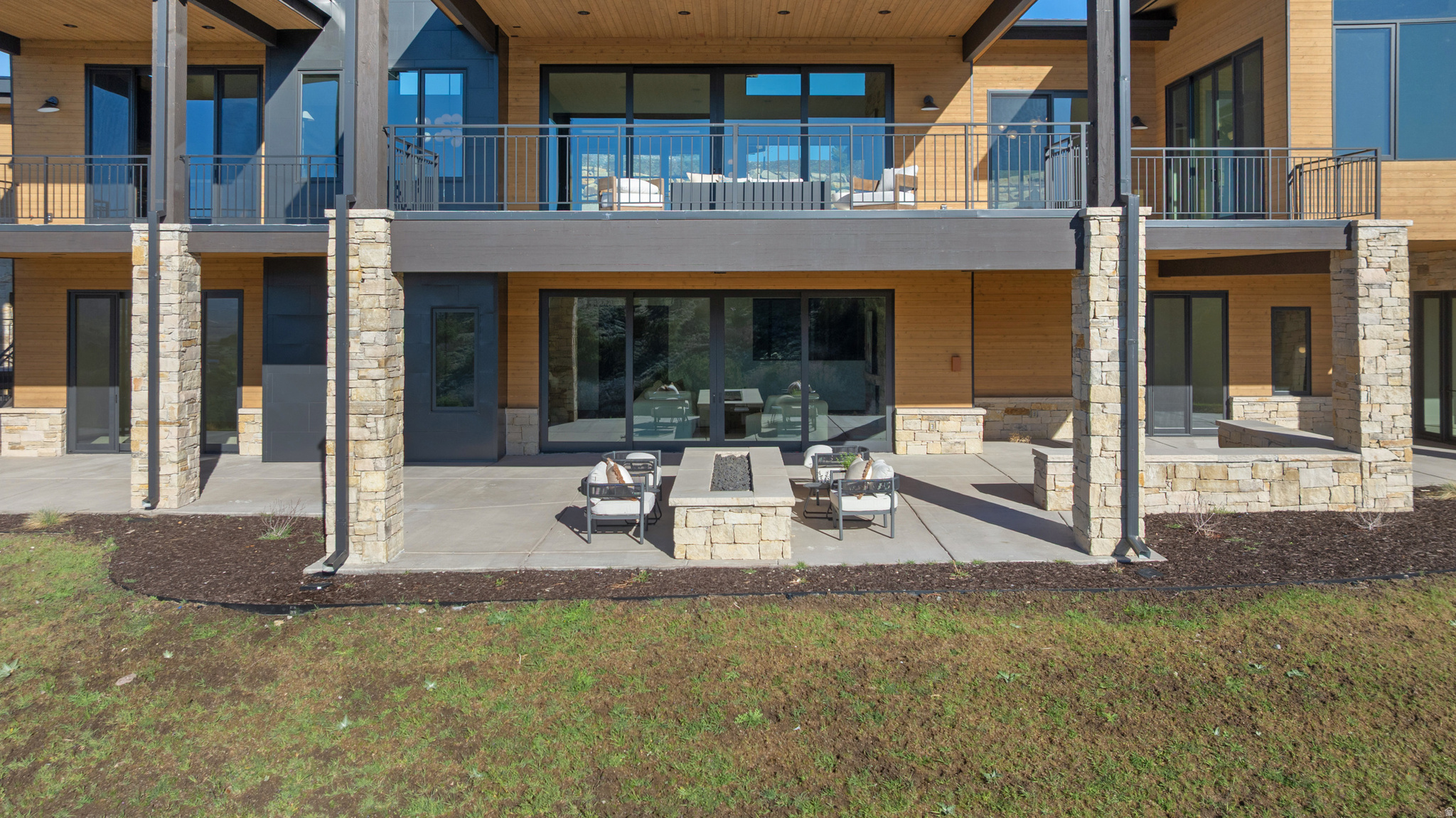 RED LEDGES - Residential