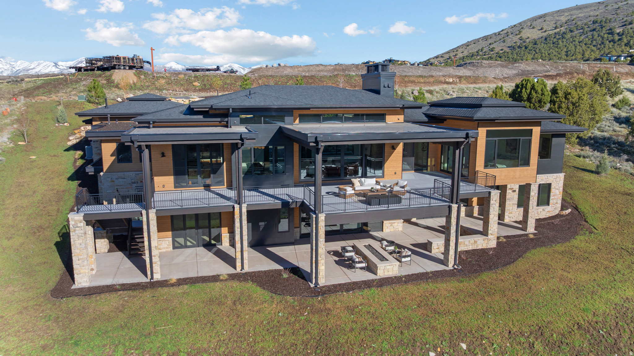 RED LEDGES - Residential