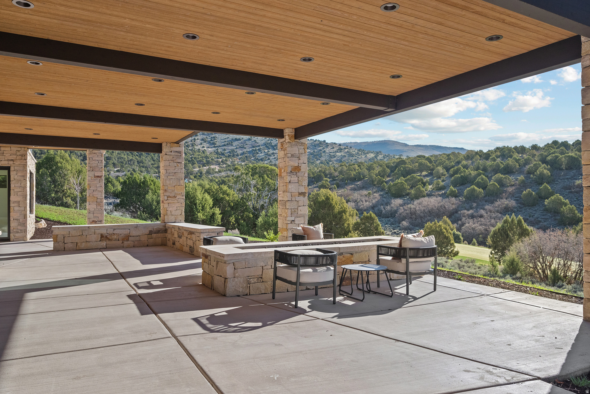 RED LEDGES - Residential