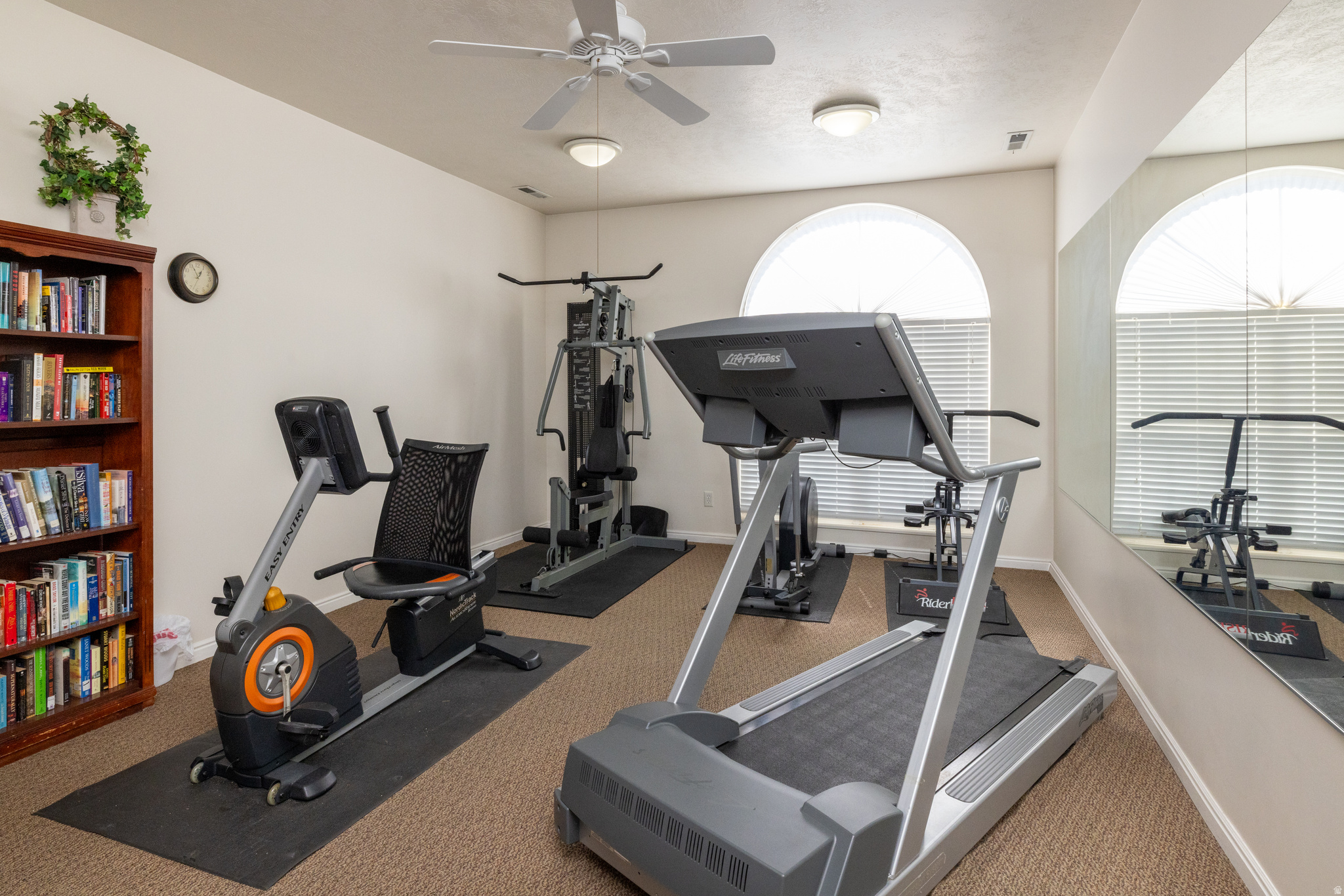 VALLEY VU VILLAS CONDOMINIUM - Residential