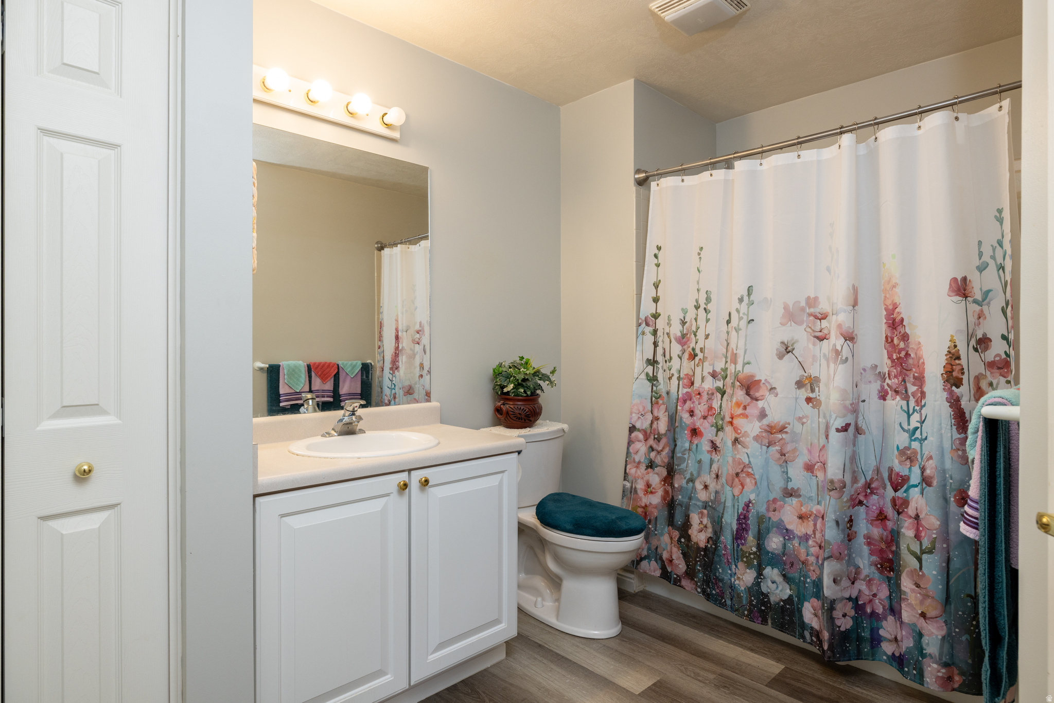 VALLEY VU VILLAS CONDOMINIUM - Residential