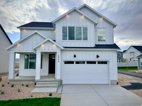 Photo of 2995 N KINGBIRD DR #617, Eagle Mountain, UT 84005 (MLS # 2121906)