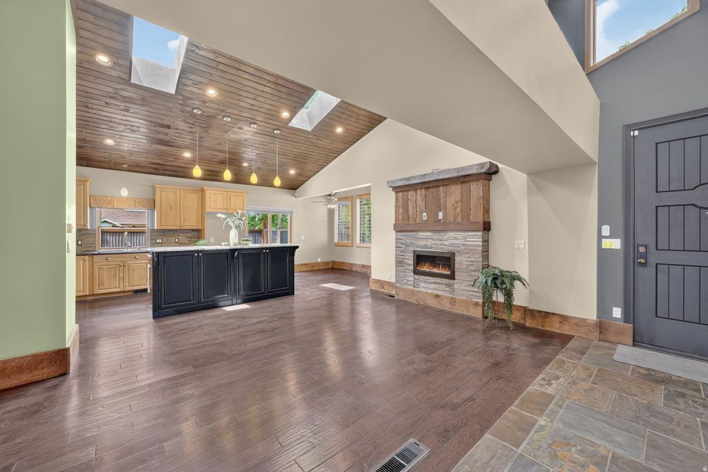 Photo of 3200 E 3900 S, Holladay, UT 84124 (MLS # 2165918)