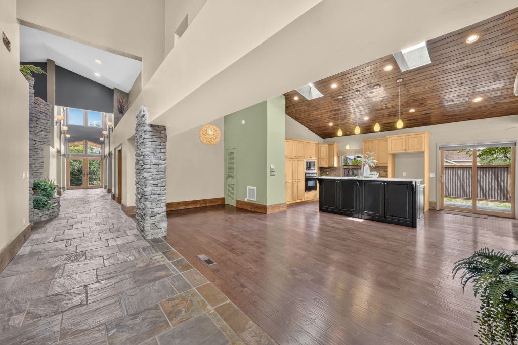 Photo of 3200 E 3900 S, Holladay, UT 84124 (MLS # 2165918)