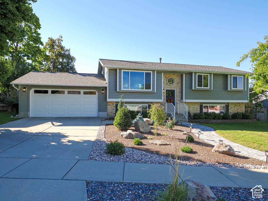 Photo of 136 E RICE LN, Farmington, UT 84025 (MLS # 2189491)