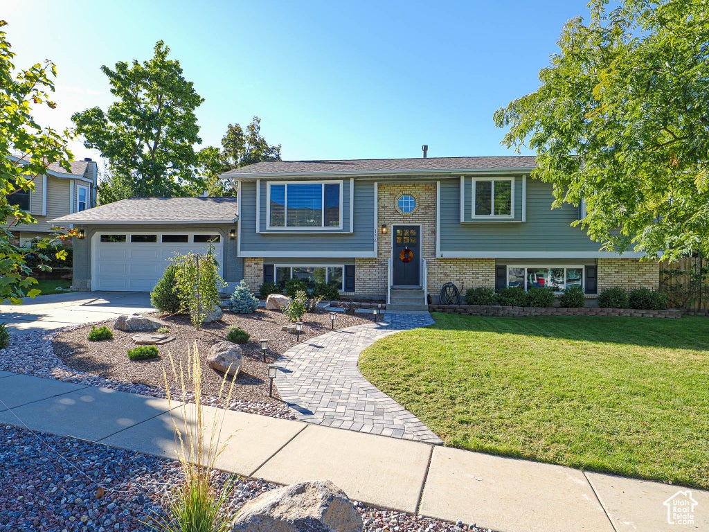 Photo of 136 E RICE LN, Farmington, UT 84025 (MLS # 2189491)