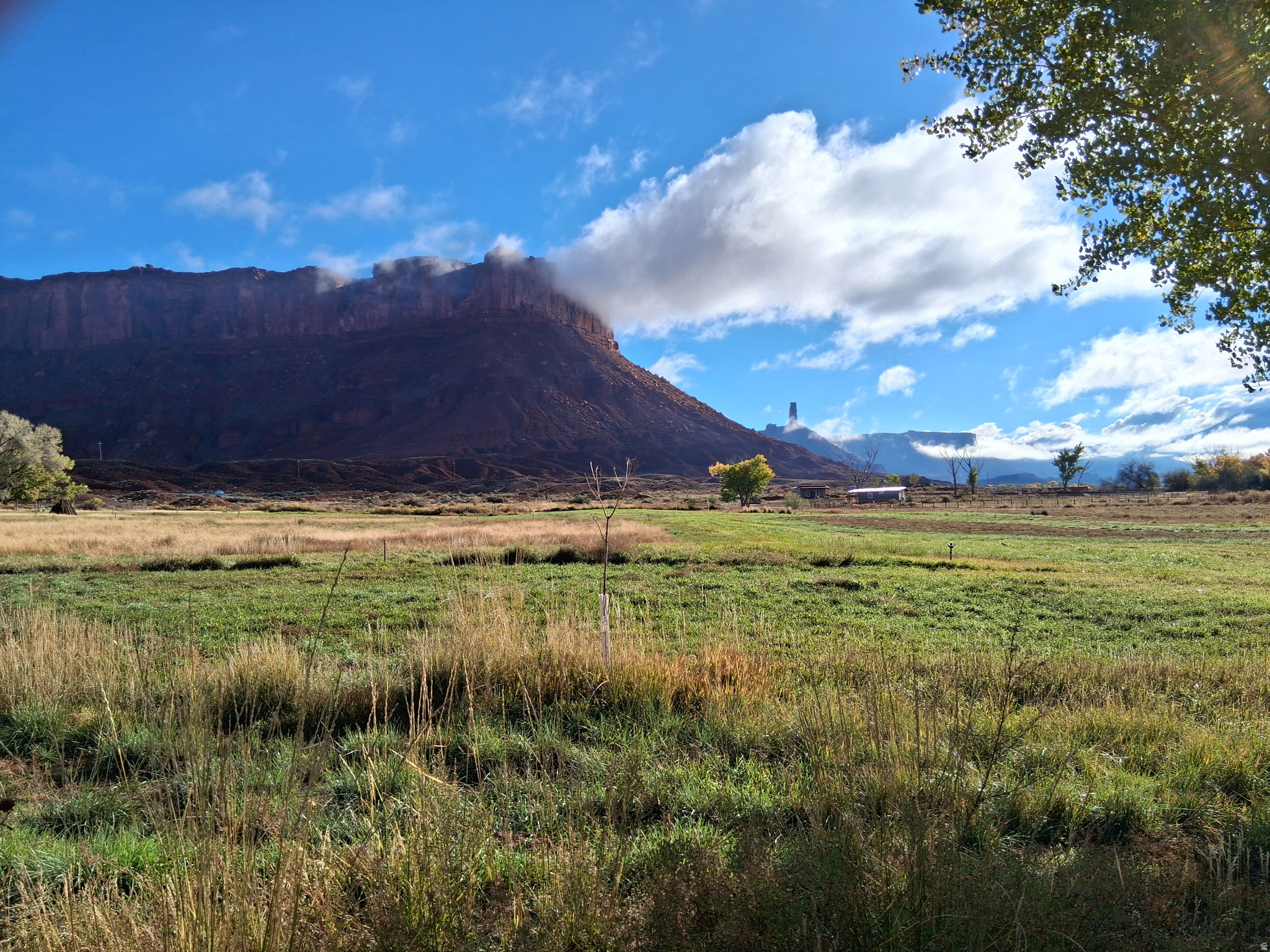 CASTLE VALLEY RIVER RANCHOS - Land