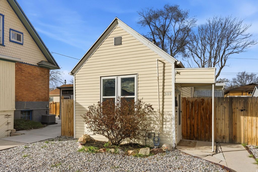 Photo of 309 E GARFIELD AVE, Salt Lake City, UT 84115 (MLS # 2139821)