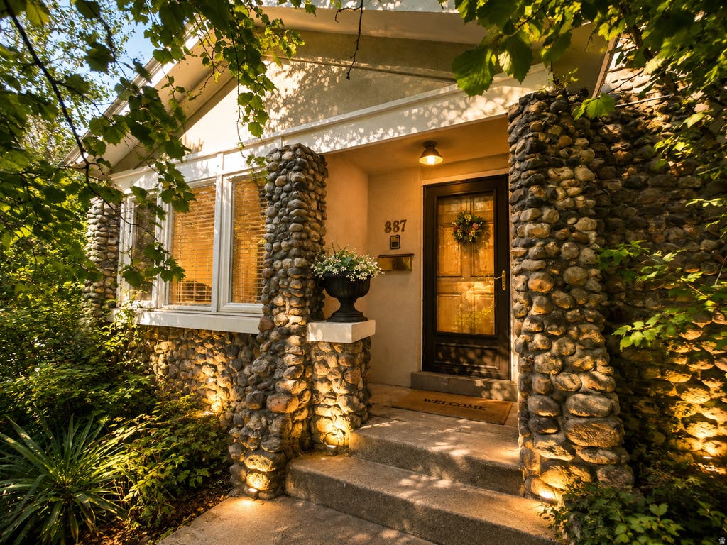 Photo of 887 E 3RD AVE, Salt Lake City, UT 84103 (MLS # 2176044)
