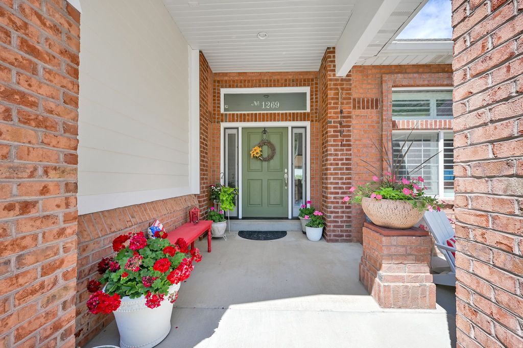 Photo of 1269 ALICE LN, Farmington, UT 84025 (MLS # 2139689)