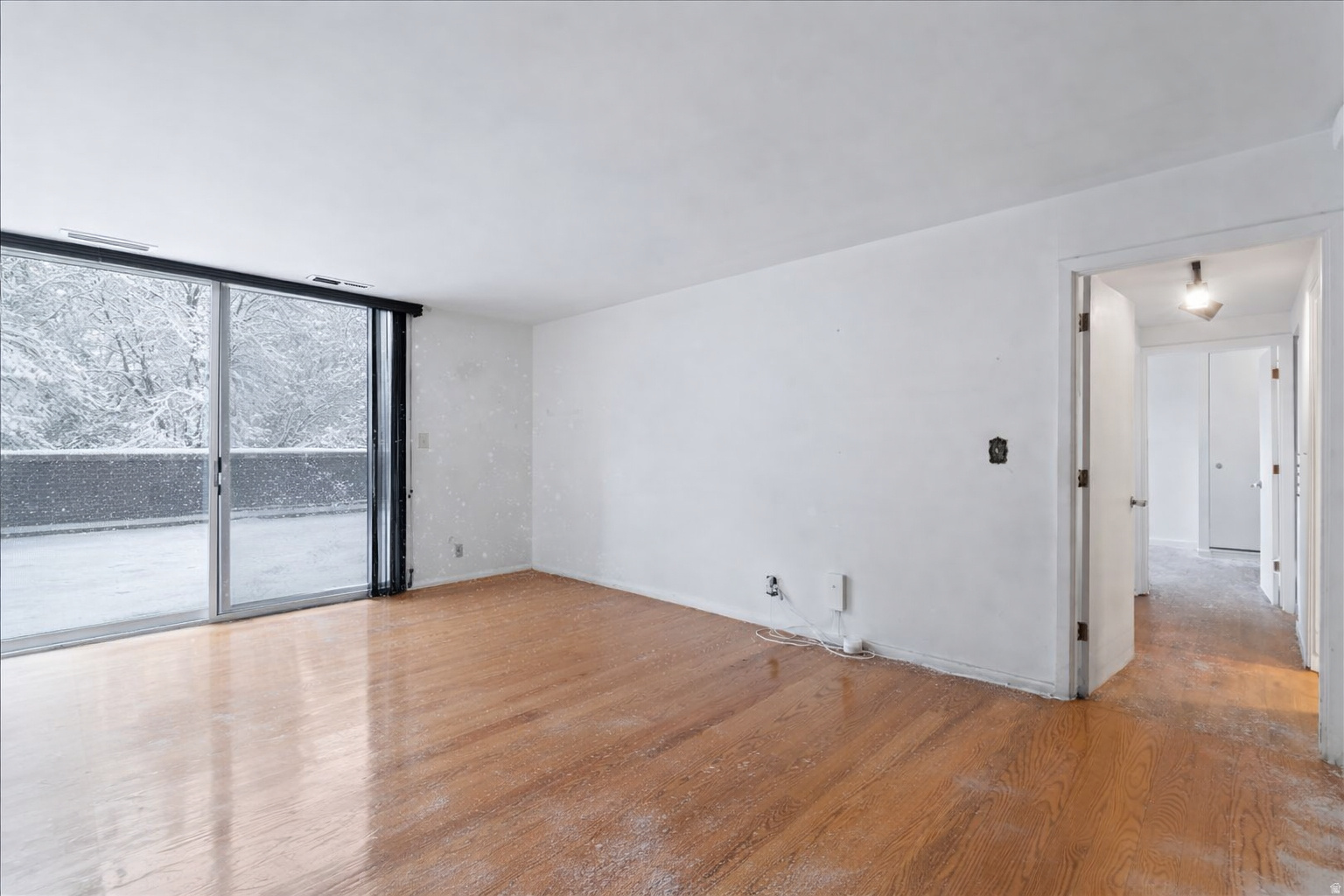 BONEVILLE TOWERS - Residential