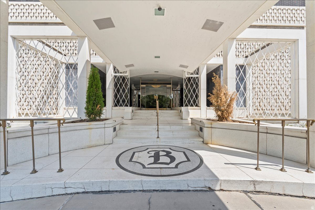 BONEVILLE TOWERS - Residential