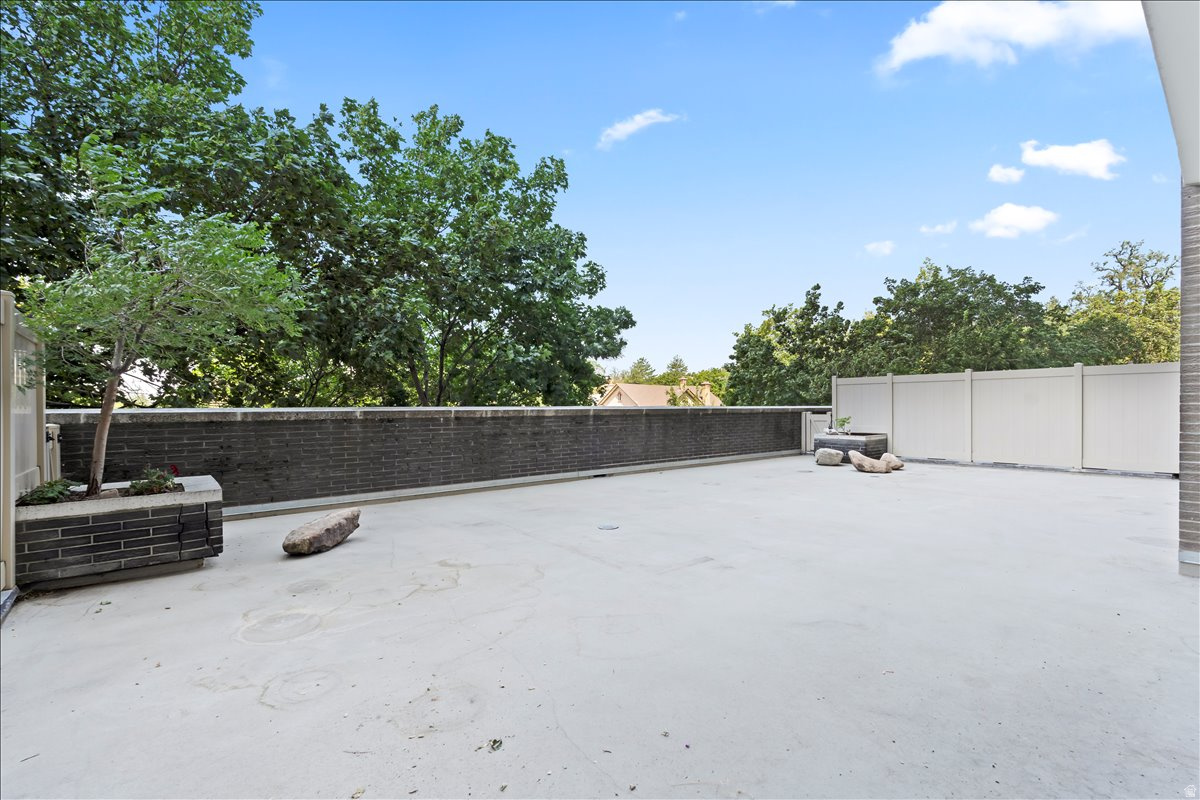 BONEVILLE TOWERS - Residential