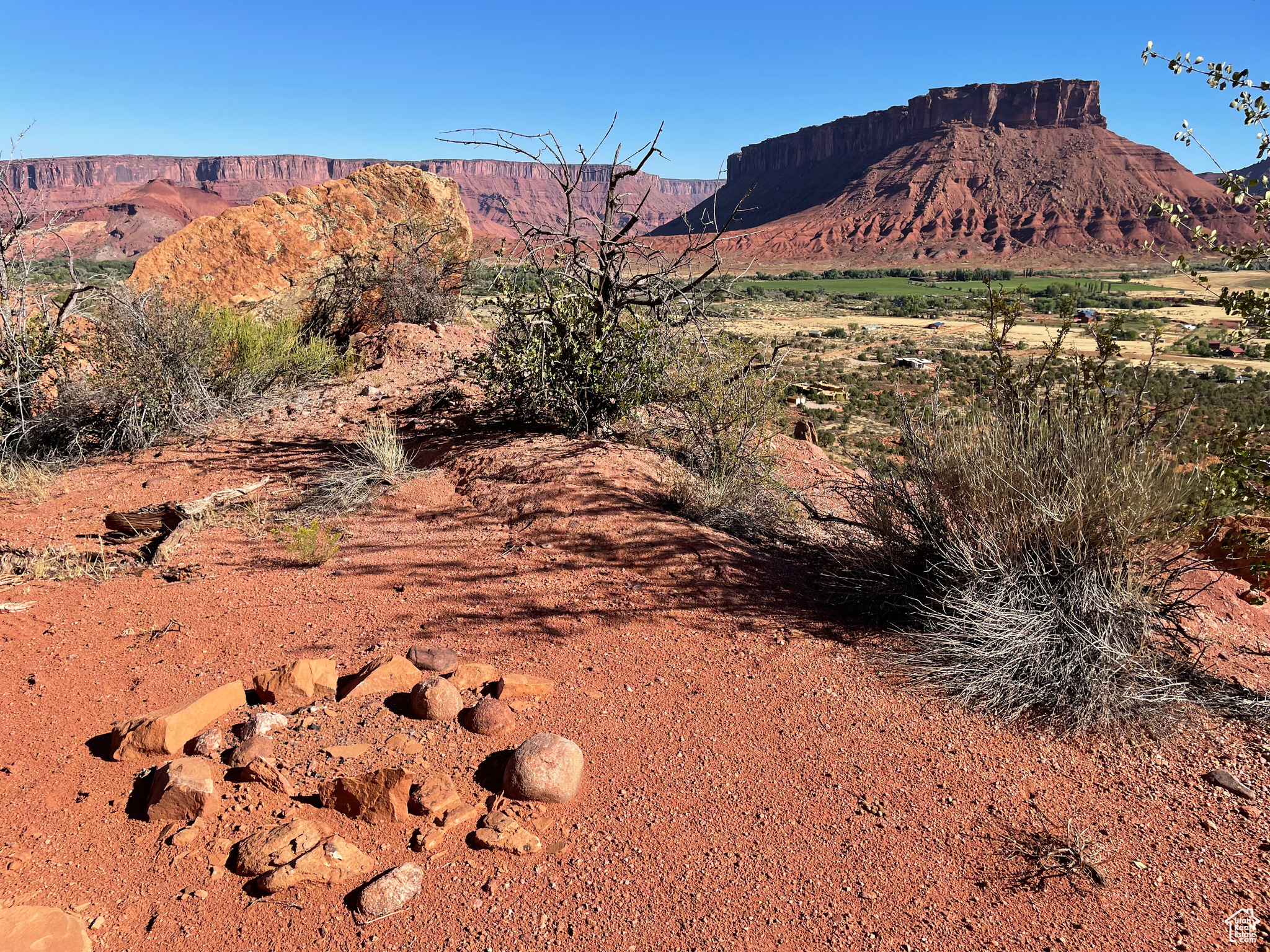 CASTLE VALLEY RIVER RANCHOS - Land
