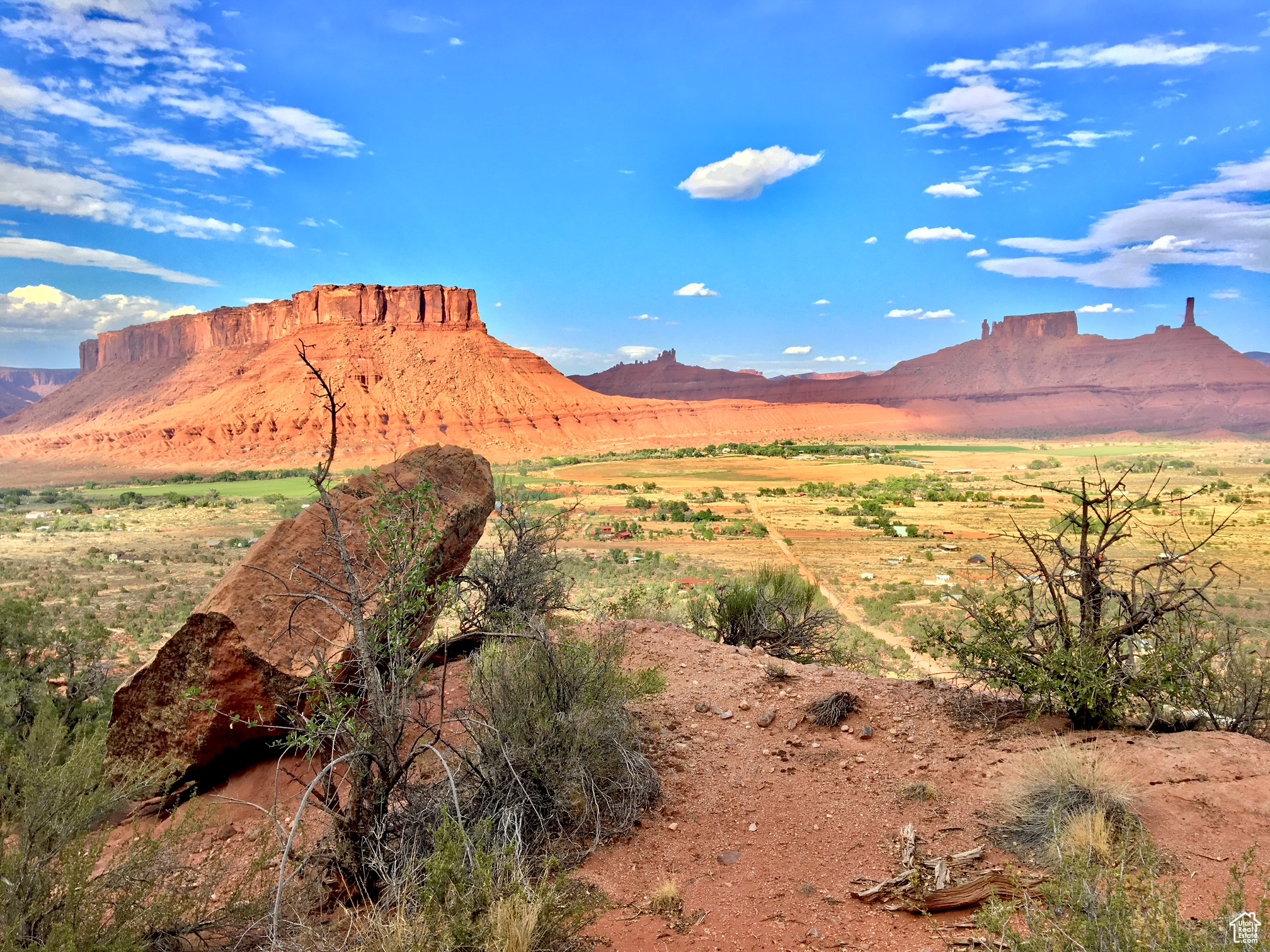 CASTLE VALLEY RIVER RANCHOS - Land