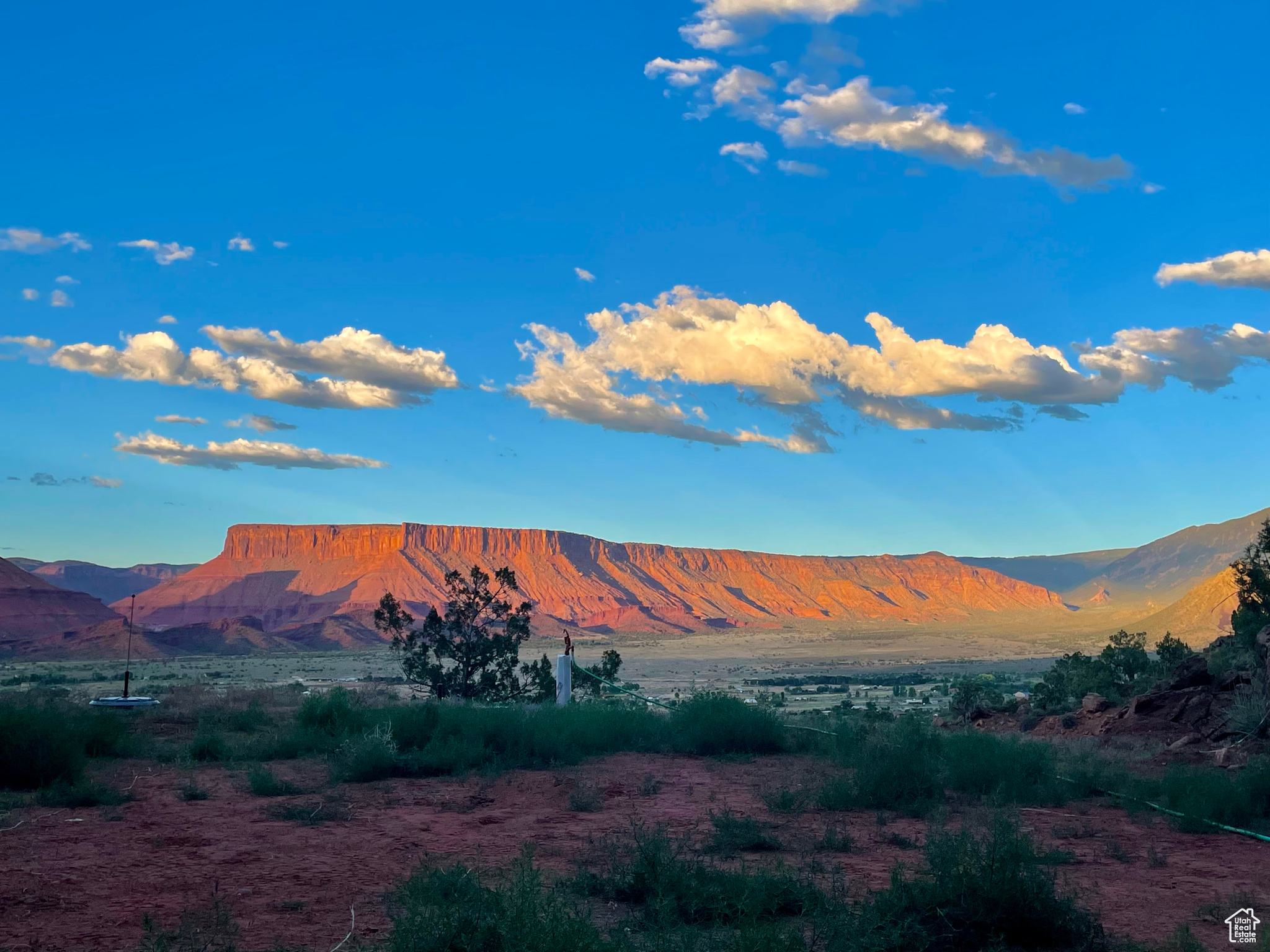 CASTLE VALLEY RIVER RANCHOS - Land