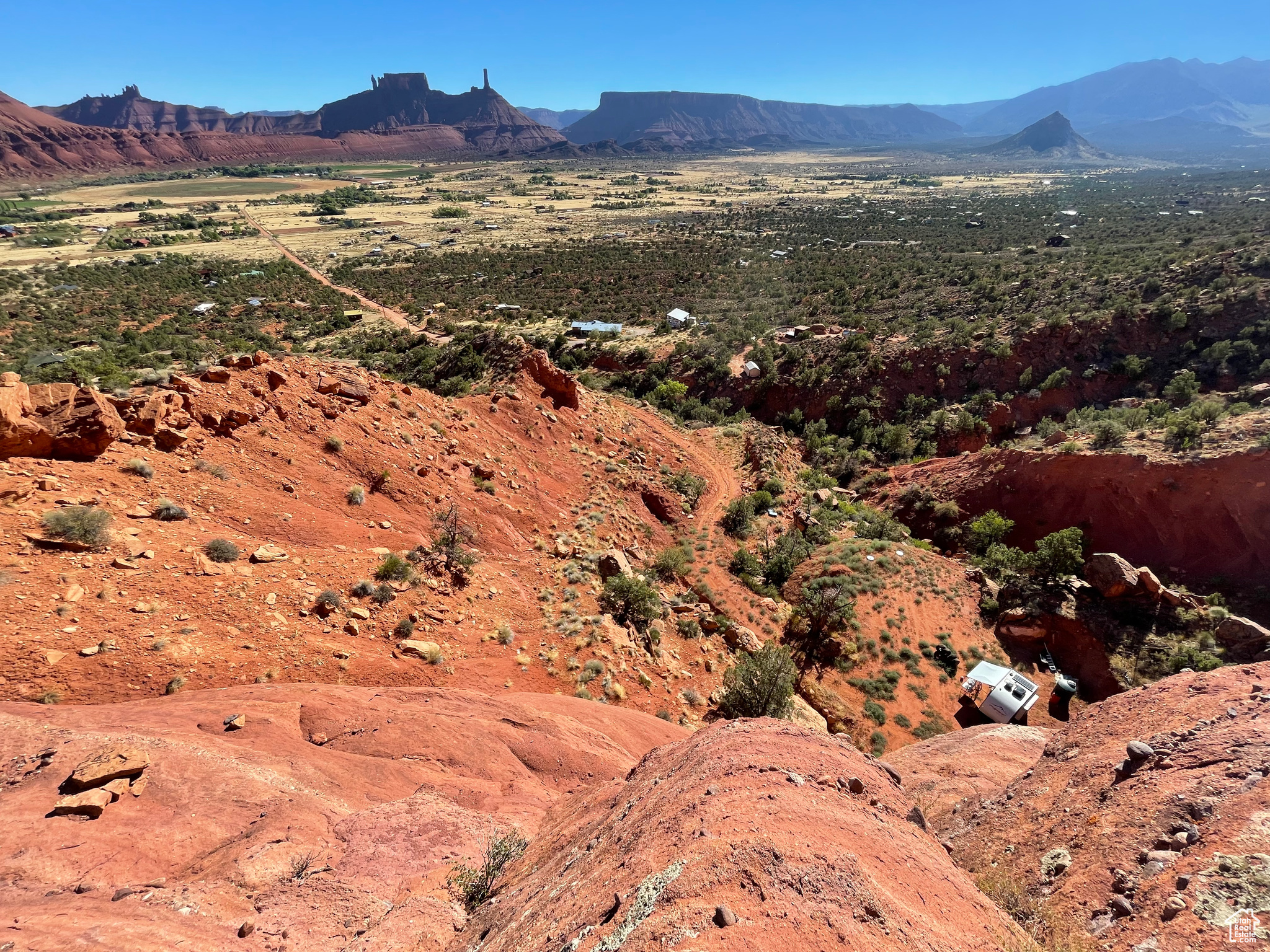 CASTLE VALLEY RIVER RANCHOS - Land