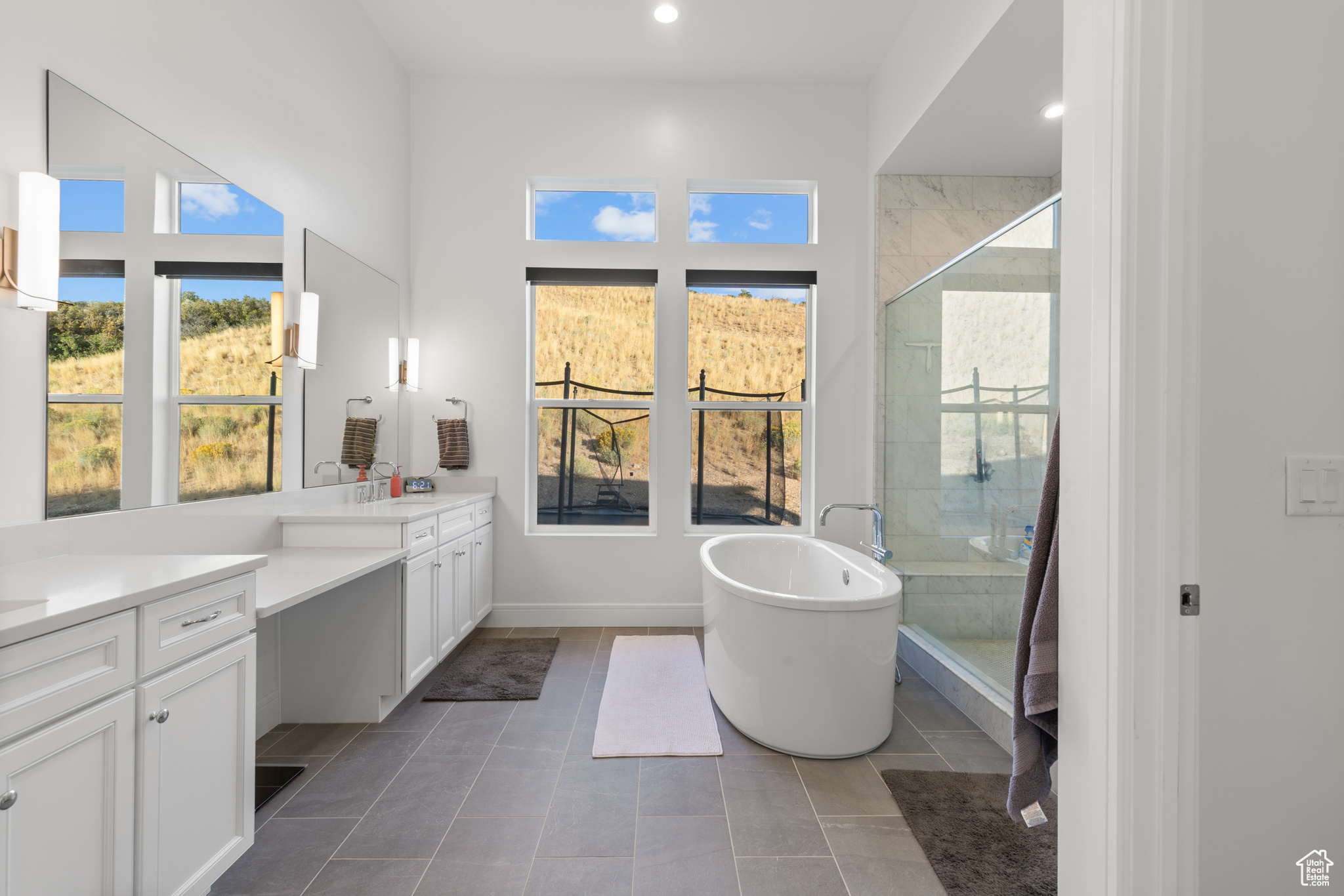CANYON POINT - Residential