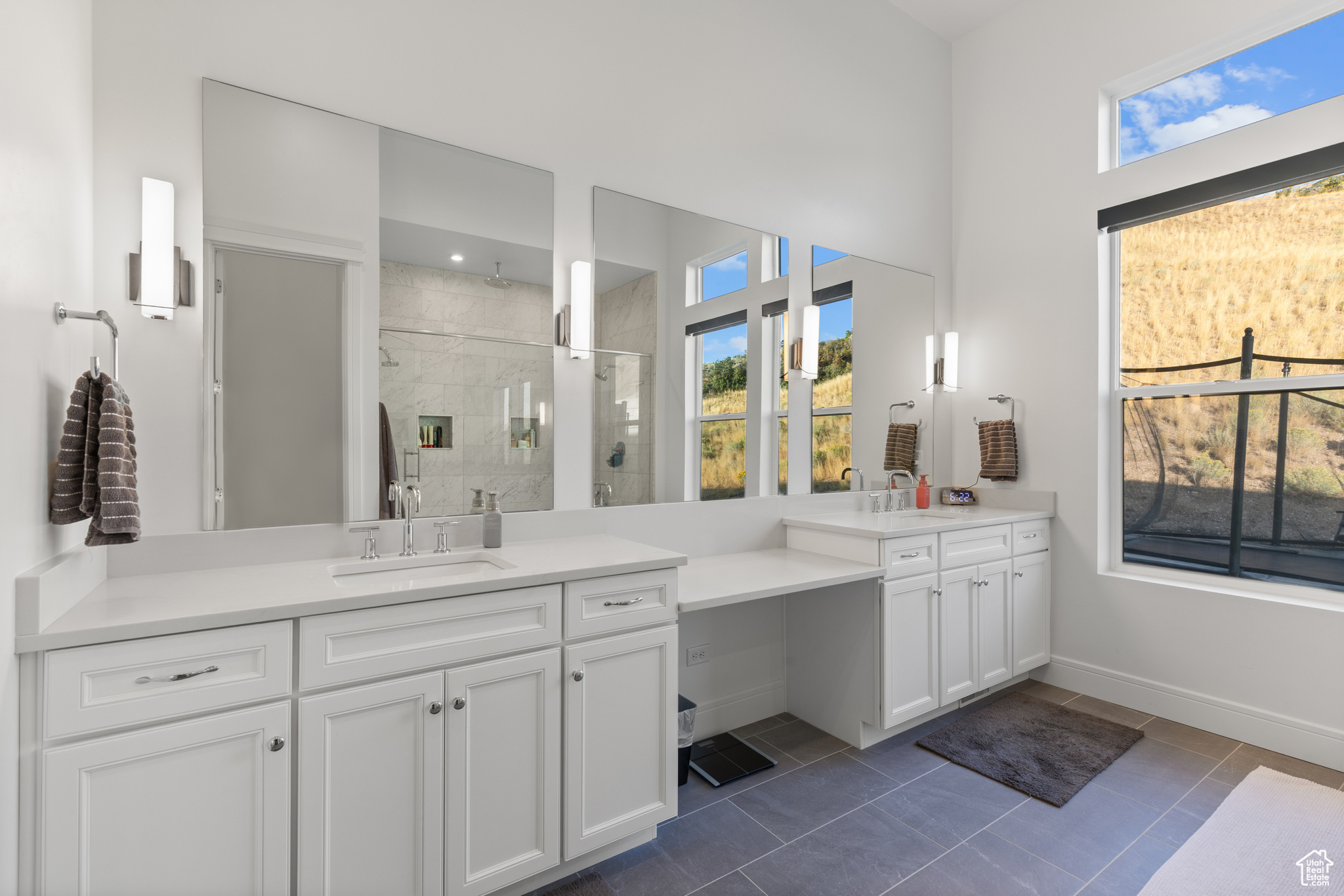 CANYON POINT - Residential