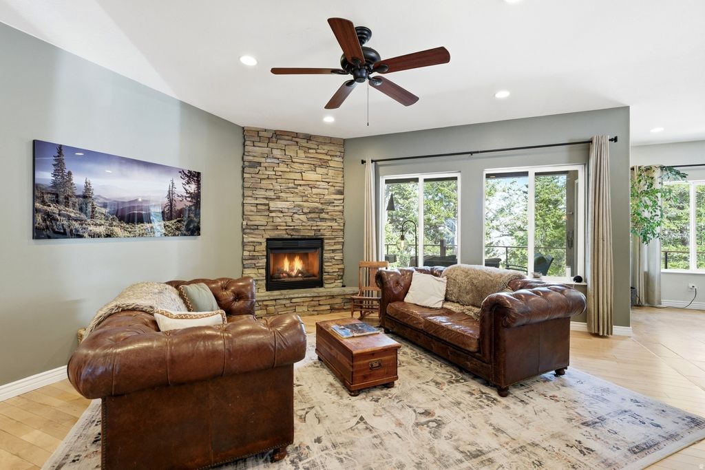 Photo of 490 UPPER EVERGREEN DR, Park City, UT 84098 (MLS # 2139361)