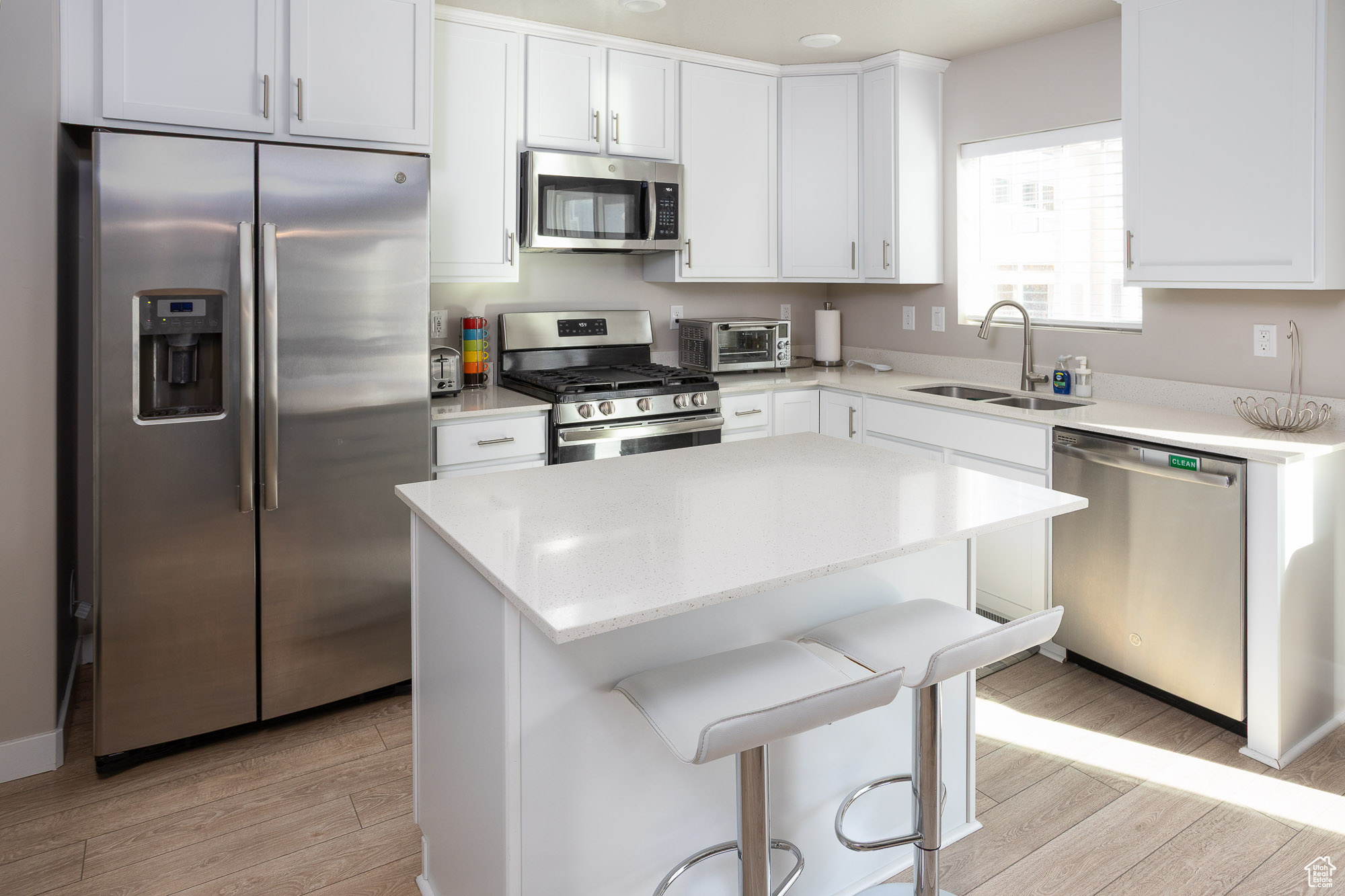 BROADVIEW SHORES - Residential