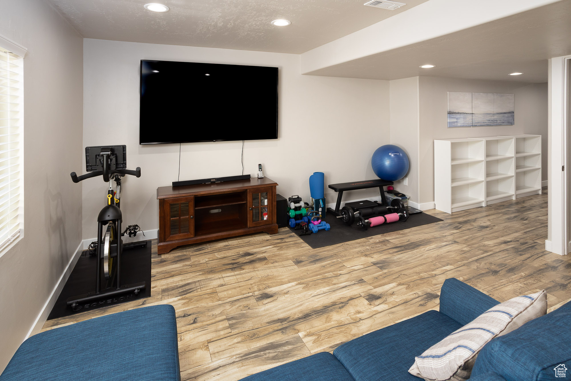 BROADVIEW SHORES - Residential